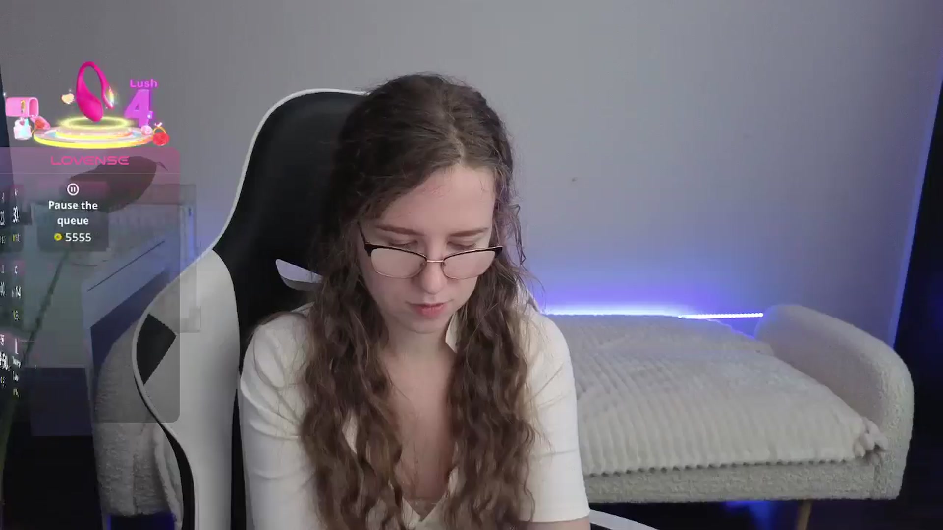 Gallery image thumbnail from BlueFlowerr's myfreecams stream on, 12/18/2025, 21:59 image 19 of 20