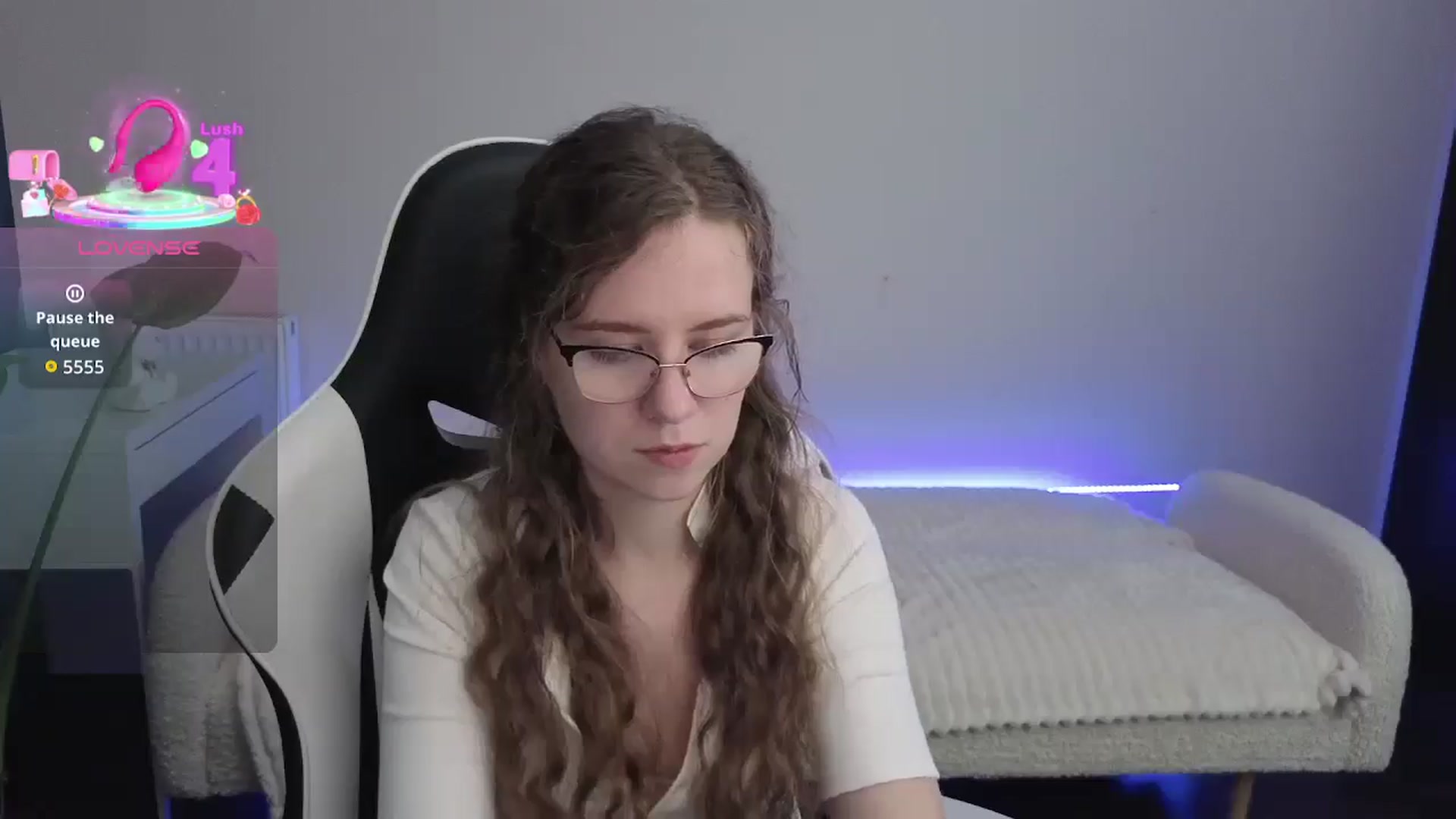 Gallery image thumbnail from BlueFlowerr's myfreecams stream on, 12/18/2025, 21:59 image 20 of 20