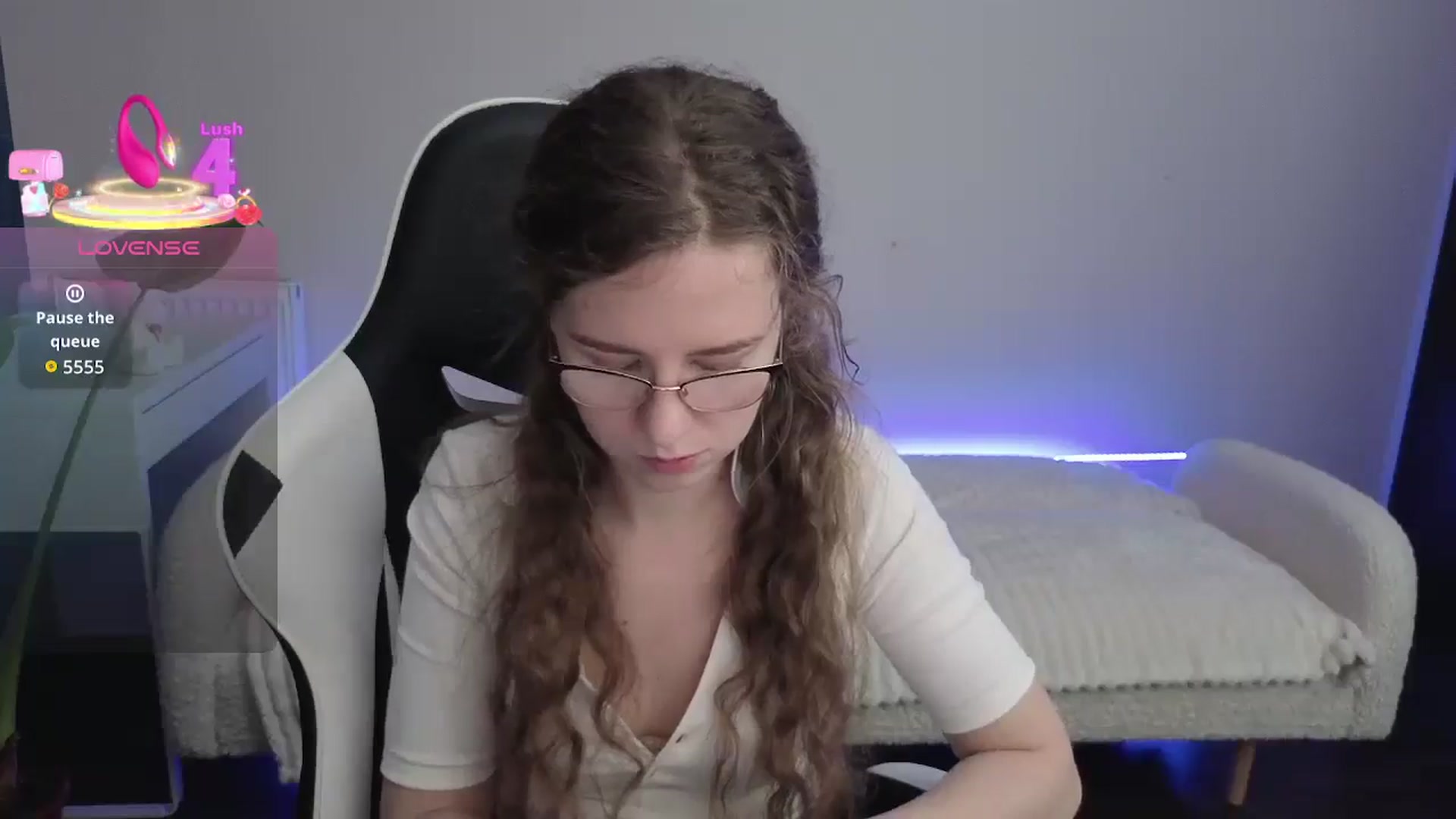 Gallery image thumbnail from BlueFlowerr's myfreecams stream on, 12/18/2025, 21:59 image 15 of 20