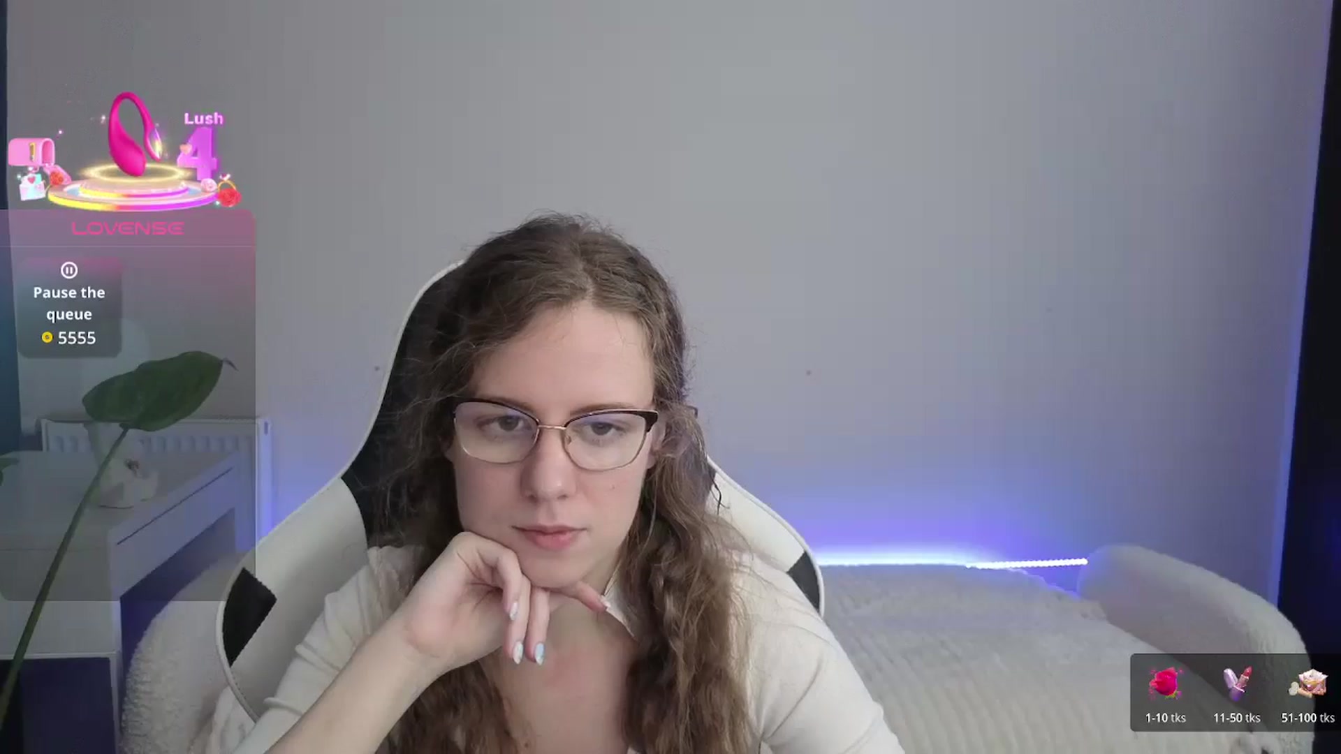 Gallery image thumbnail from BlueFlowerr's myfreecams stream on, 12/18/2025, 21:59 image 9 of 20