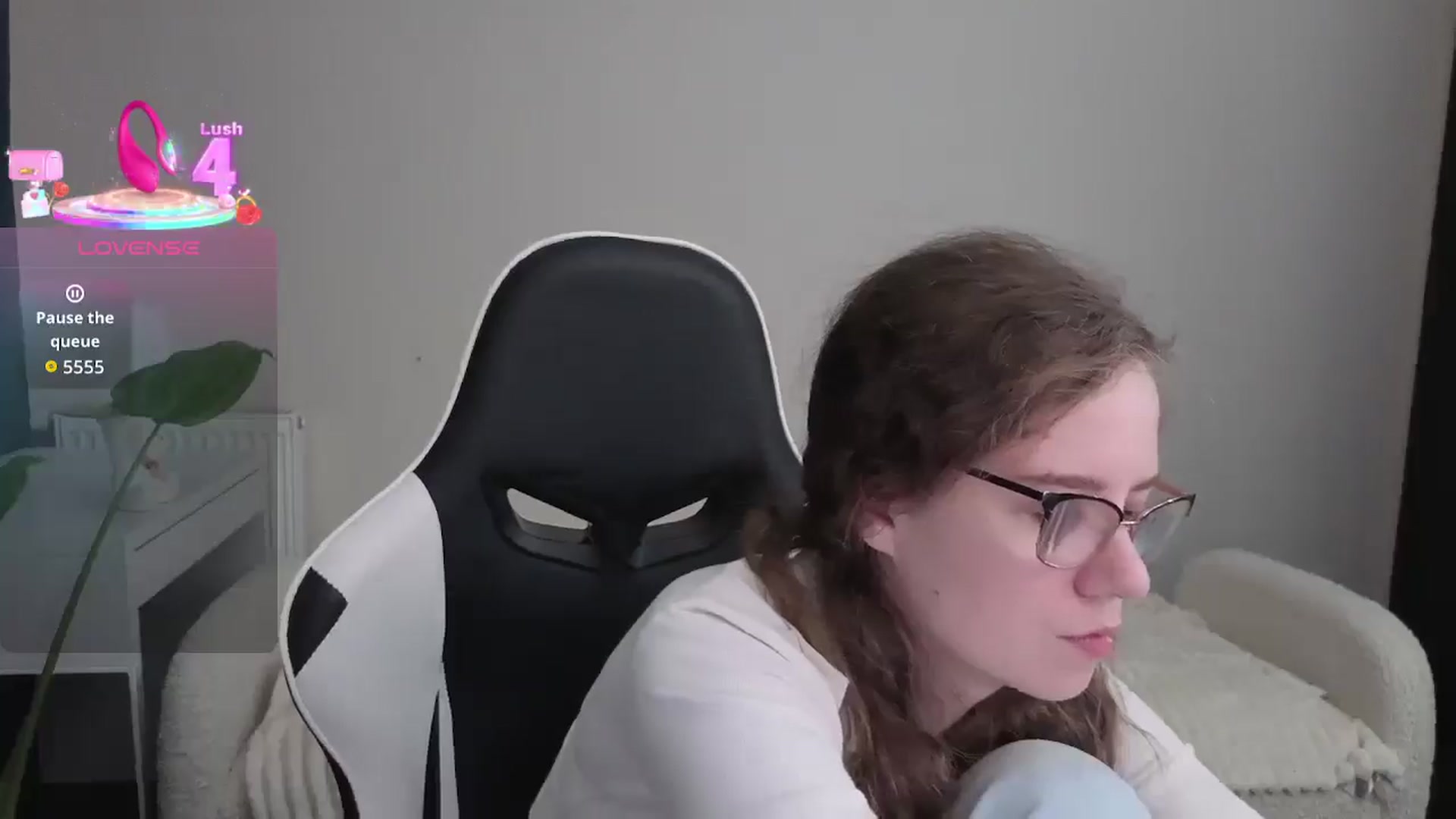 Gallery image thumbnail from BlueFlowerr's myfreecams stream on, 12/19/2025, 24:08 image 13 of 20
