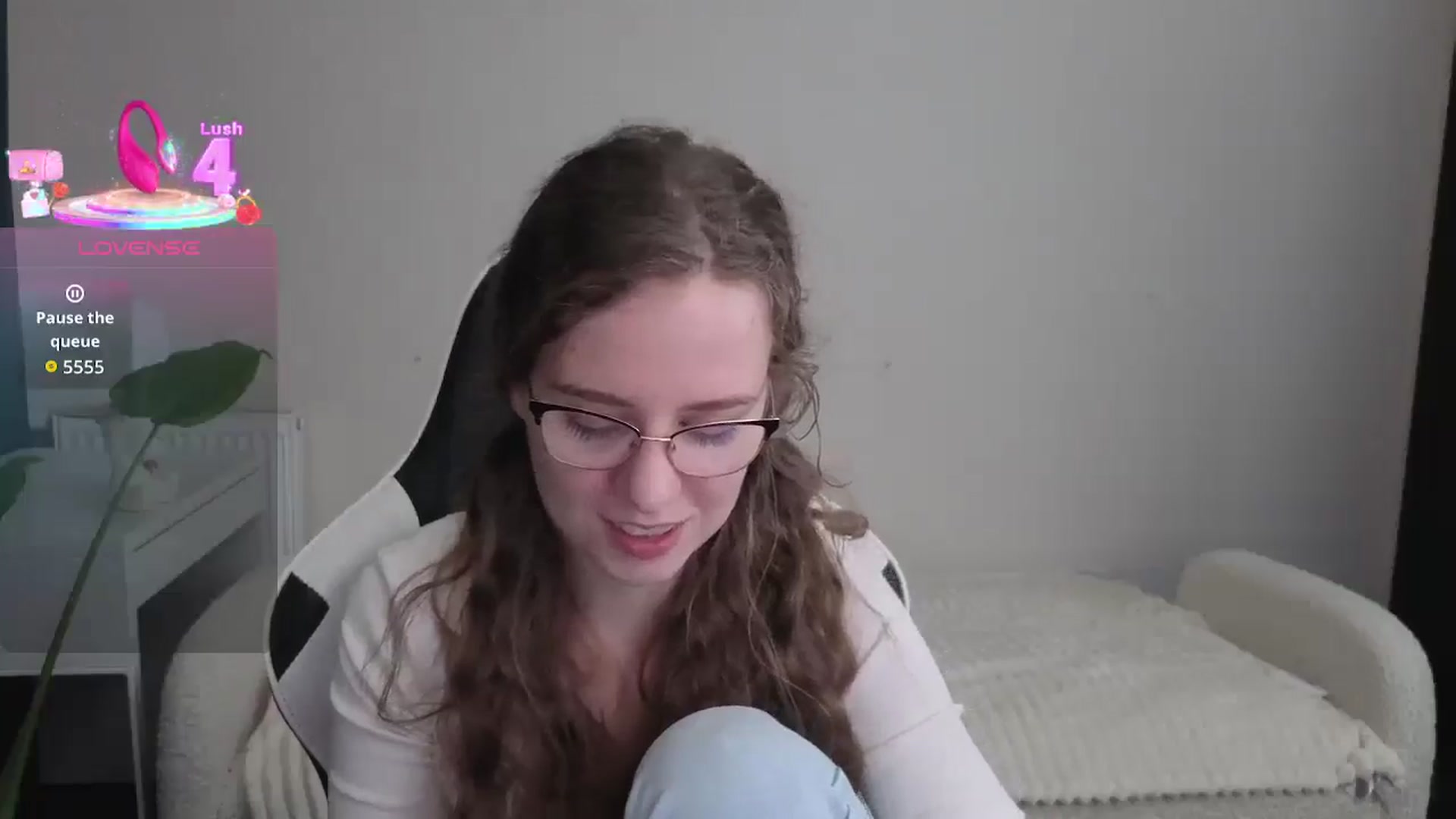 Gallery image thumbnail from BlueFlowerr's myfreecams stream on, 12/19/2025, 24:08 image 5 of 20
