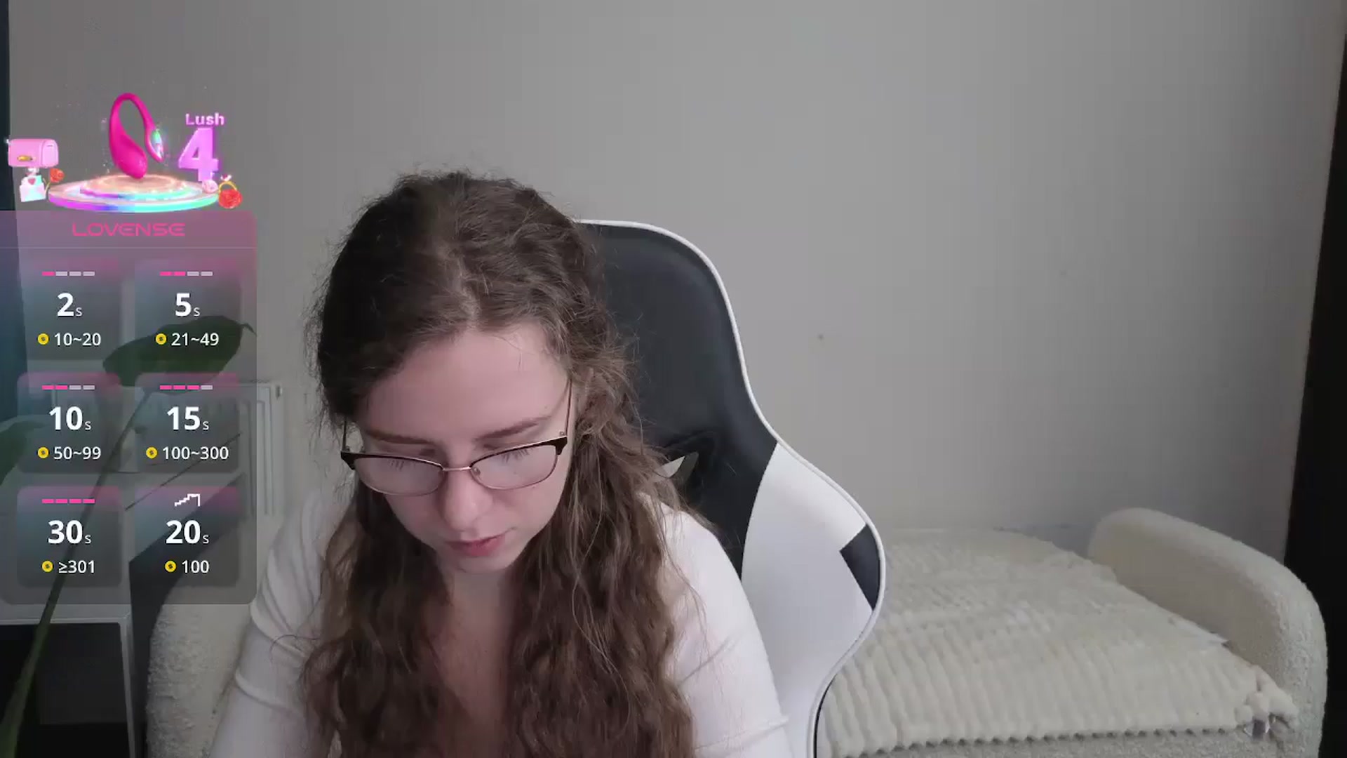 Gallery image thumbnail from BlueFlowerr's myfreecams stream on, 12/19/2025, 24:08 image 14 of 20