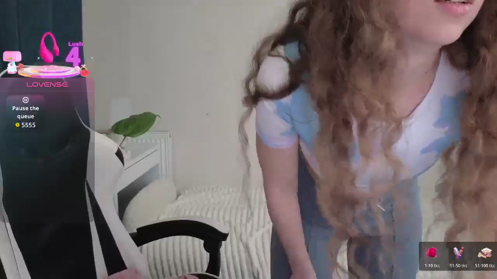 Gallery image thumbnail from BlueFlowerr's myfreecams stream on, 12/19/2025, 17:43 image 16 of 20