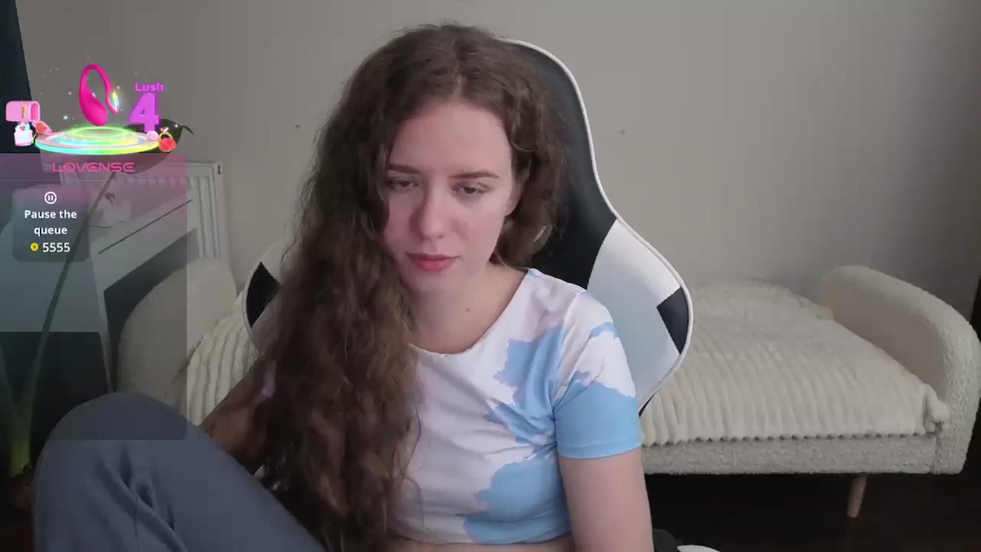 Gallery image thumbnail from BlueFlowerr's myfreecams stream on, 12/19/2025, 20:08 image 13 of 20