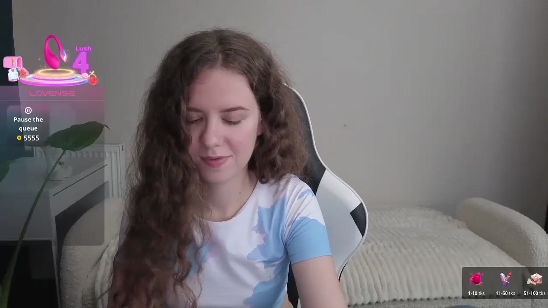 Gallery image thumbnail from BlueFlowerr's myfreecams stream on, 12/19/2025, 20:54 image 12 of 20