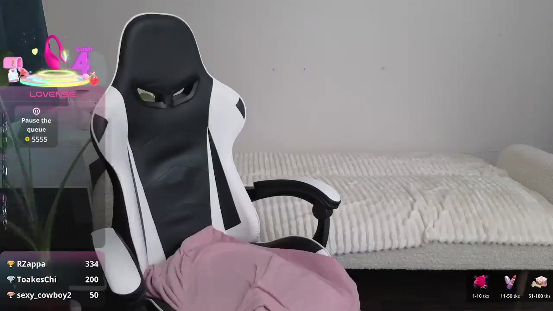 Gallery image thumbnail from BlueFlowerr's myfreecams stream on, 12/21/2025, 19:03 image 4 of 20