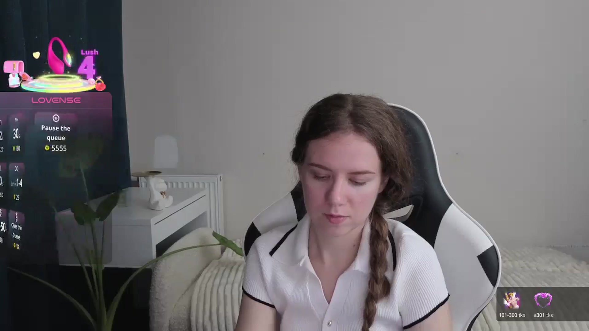 Gallery image thumbnail from BlueFlowerr's myfreecams stream on, 12/22/2025, 17:59 image 16 of 20