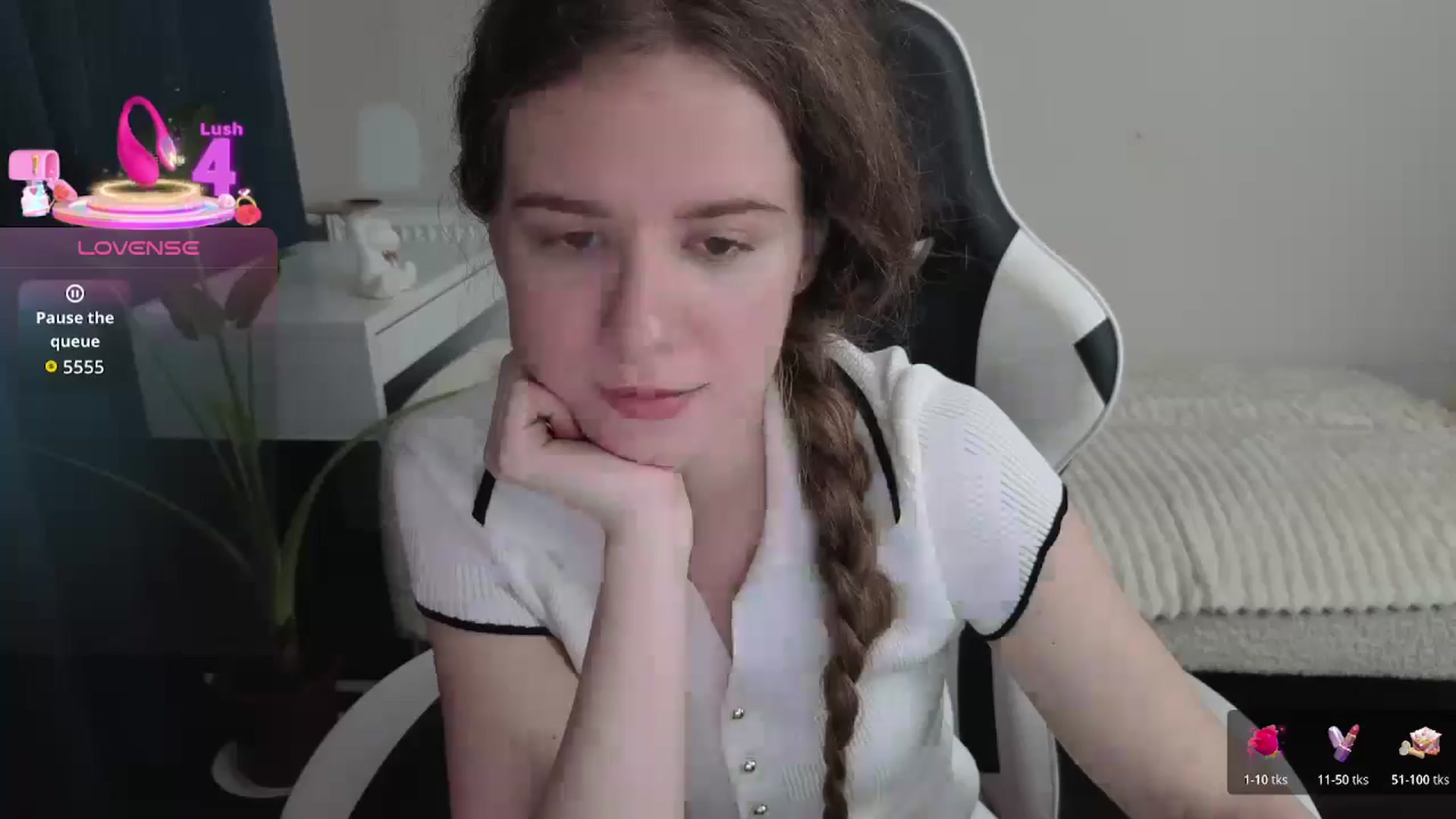 Gallery image thumbnail from BlueFlowerr's myfreecams stream on, 12/22/2025, 17:59 image 12 of 20