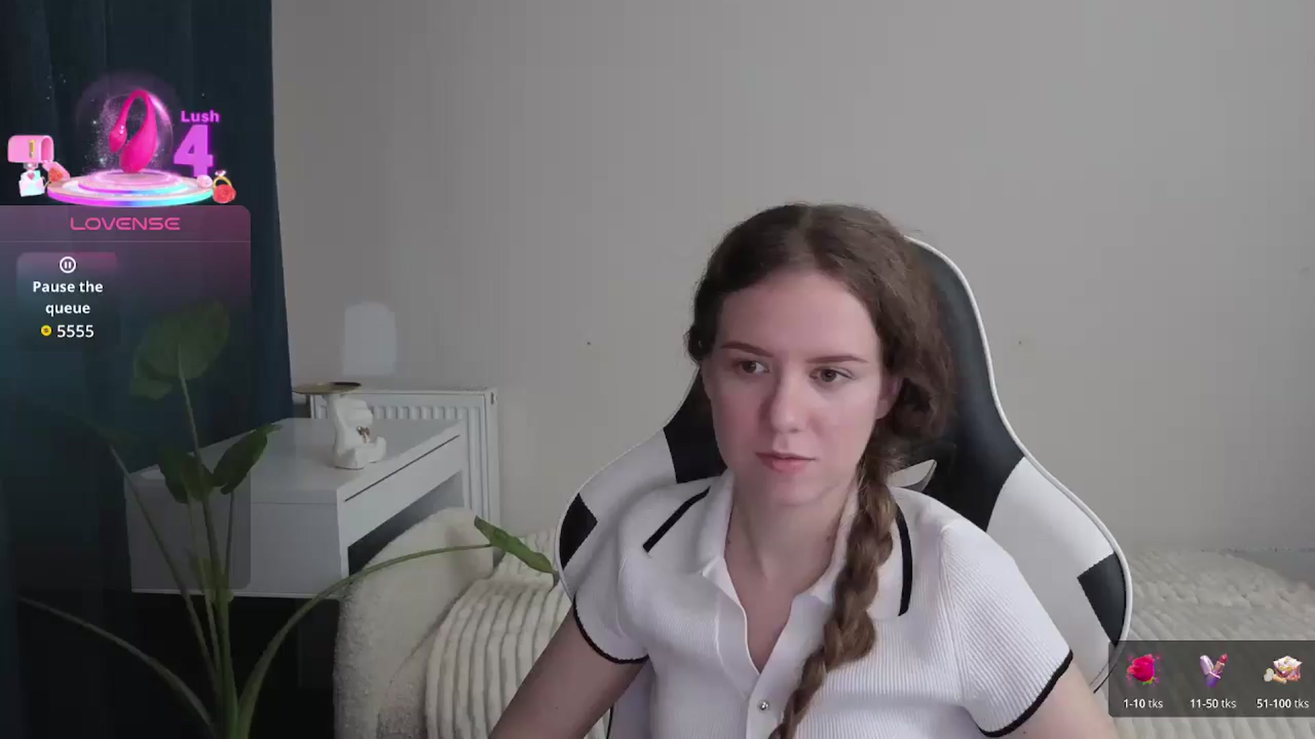Gallery image thumbnail from BlueFlowerr's myfreecams stream on, 12/22/2025, 17:59 image 17 of 20