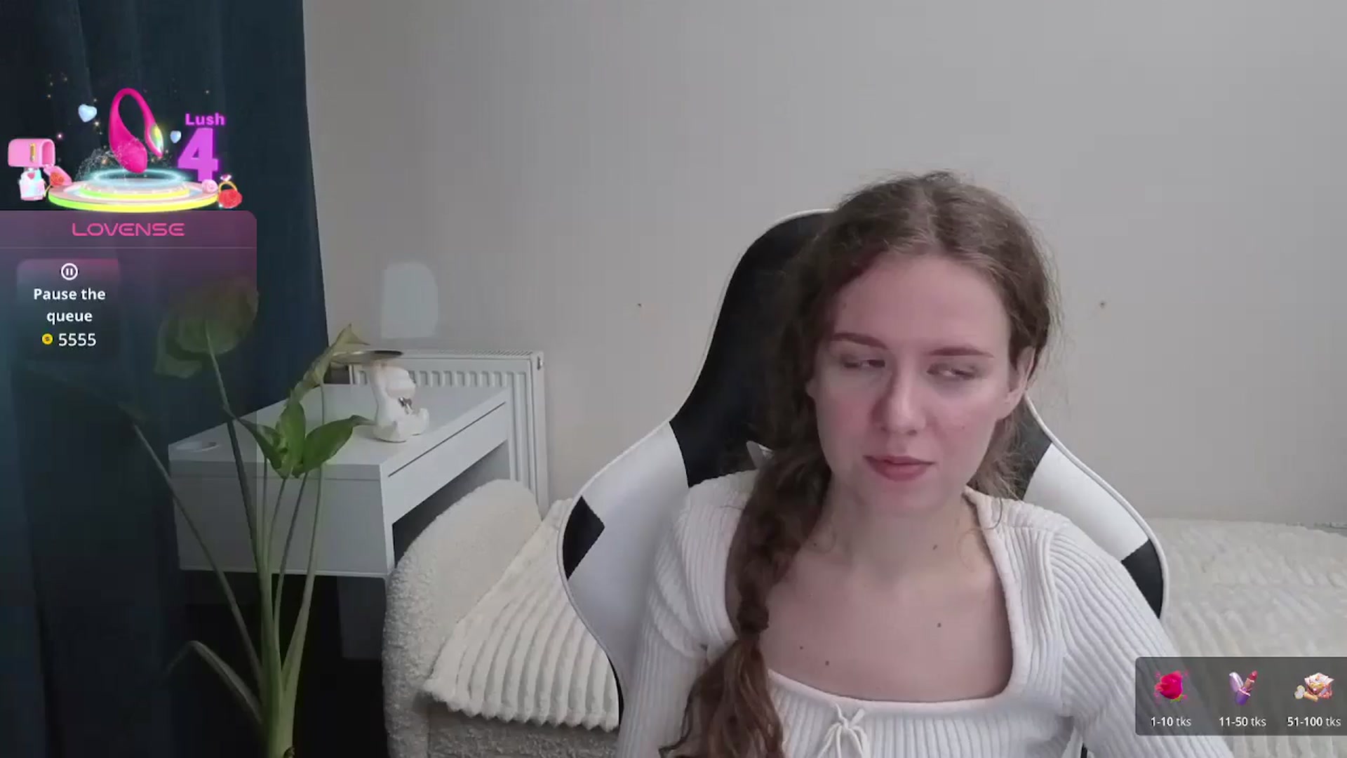 Gallery image thumbnail from BlueFlowerr's myfreecams stream on, 12/28/2025, 19:21 image 20 of 20