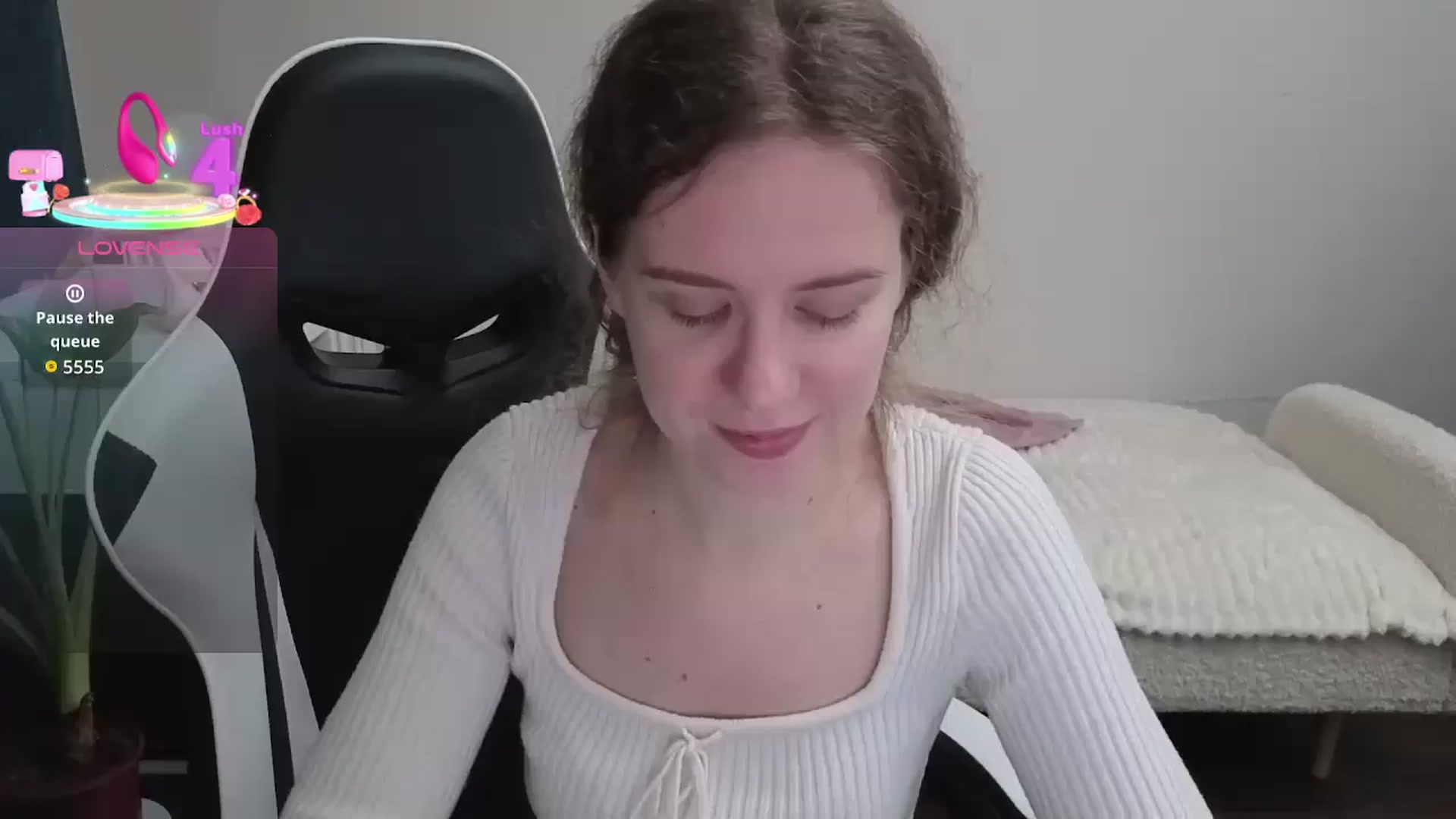Gallery image thumbnail from BlueFlowerr's myfreecams stream on, 12/28/2025, 21:44 image 14 of 20