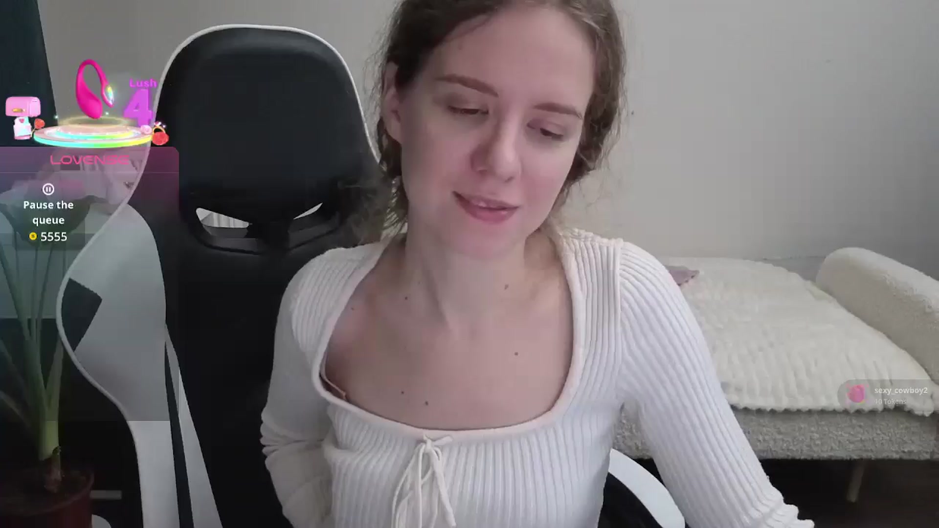 Gallery image thumbnail from BlueFlowerr's myfreecams stream on, 12/28/2025, 21:44 image 13 of 20