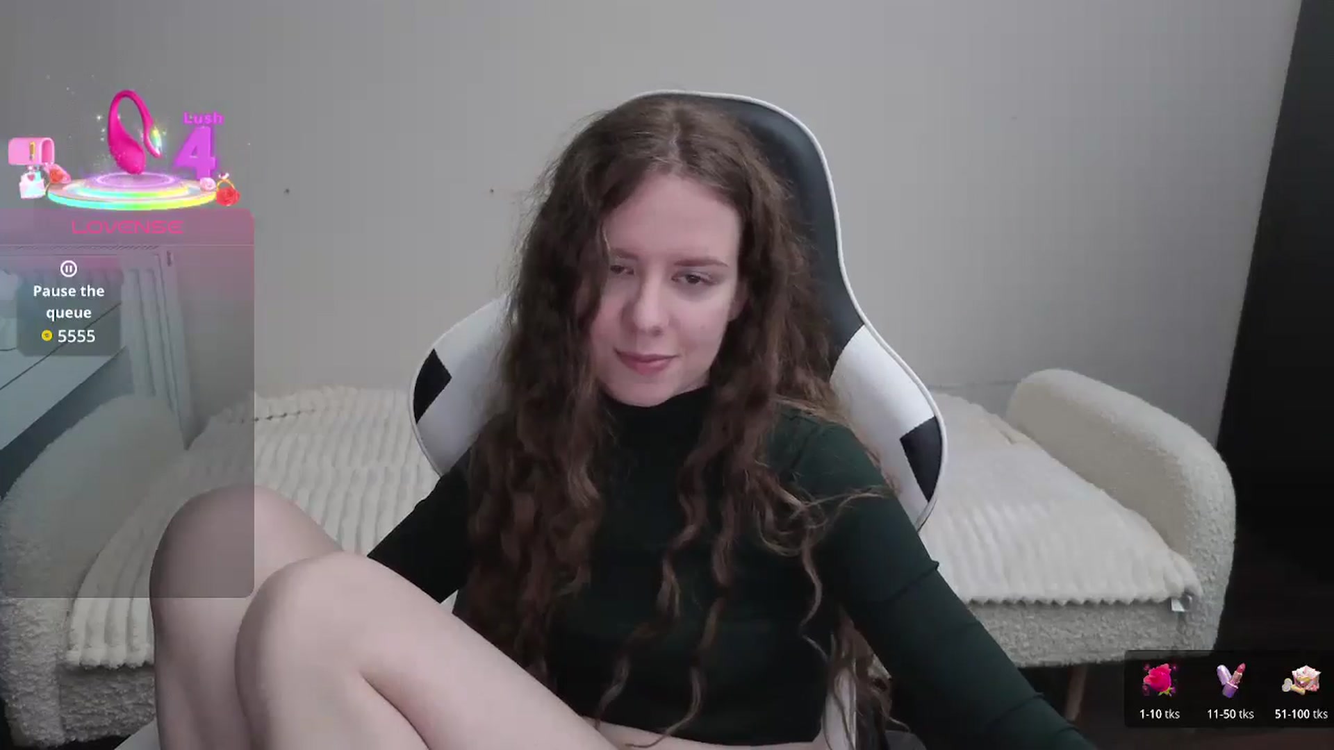 Gallery image thumbnail from BlueFlowerr's myfreecams stream on, 01/04/2026, 24:46 image 19 of 20