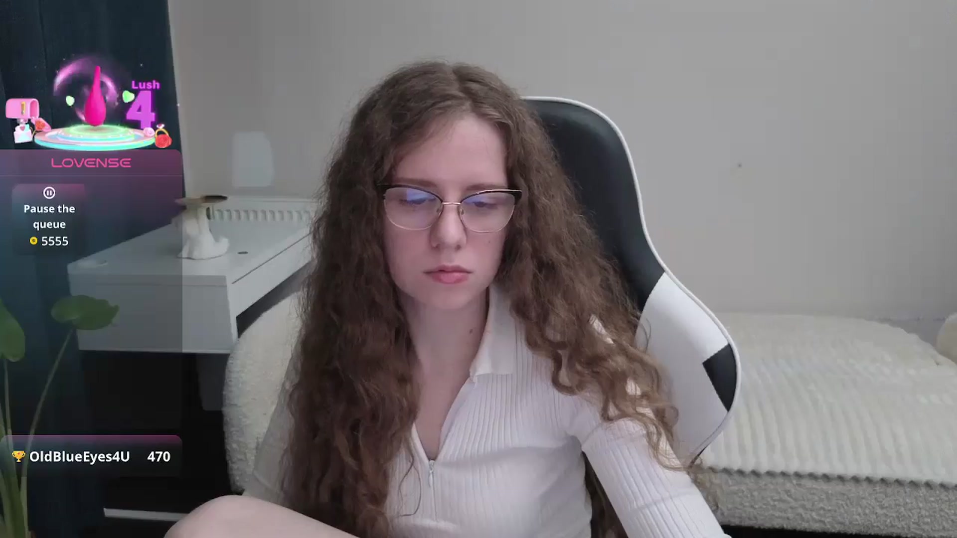 Gallery image thumbnail from BlueFlowerr's myfreecams stream on, 01/08/2026, 22:07 image 15 of 20
