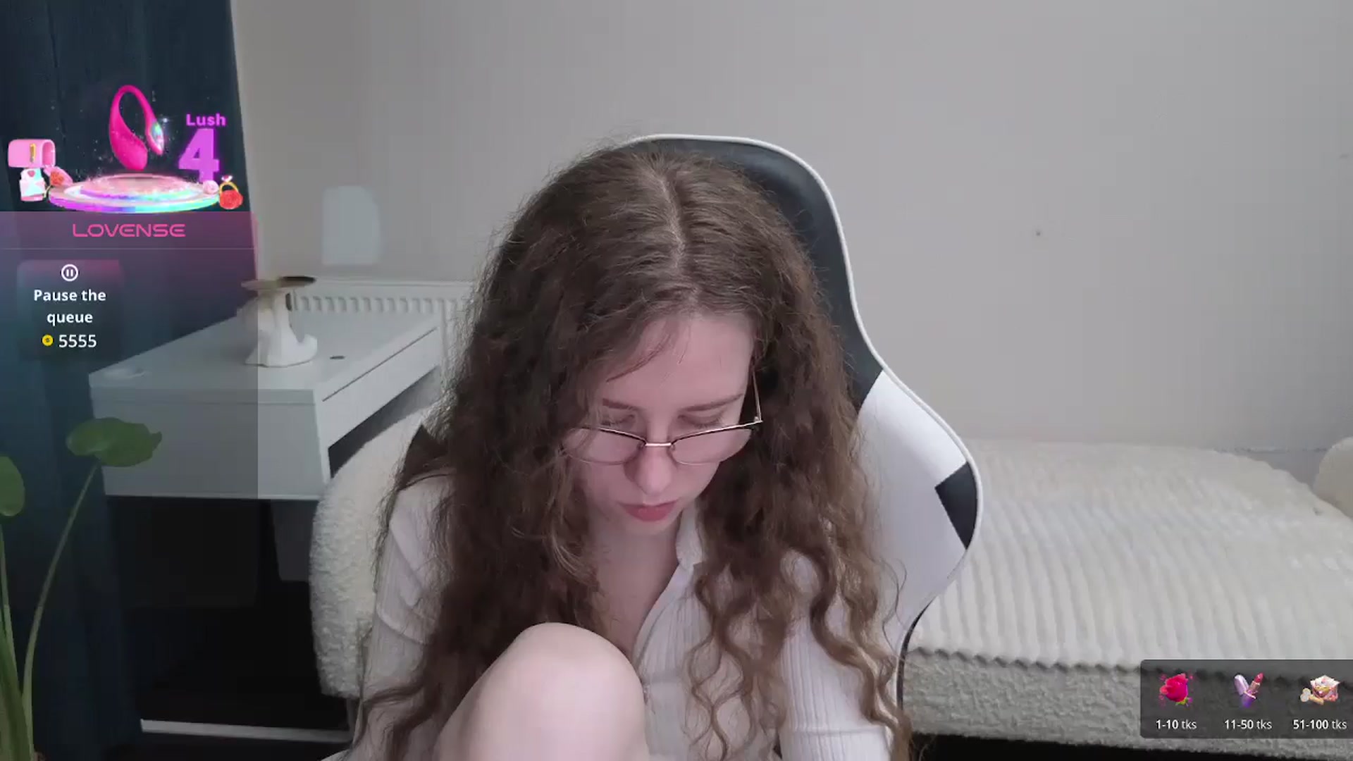 Gallery image thumbnail from BlueFlowerr's myfreecams stream on, 01/08/2026, 22:21 image 12 of 20