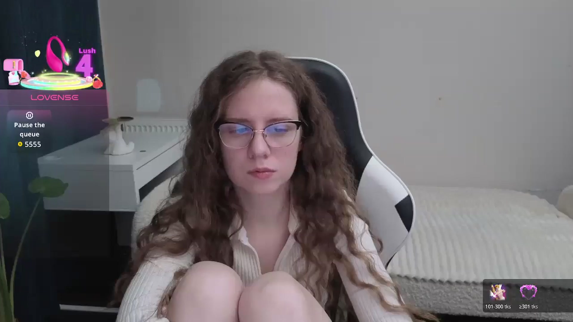 Gallery image thumbnail from BlueFlowerr's myfreecams stream on, 01/08/2026, 22:21 image 18 of 20