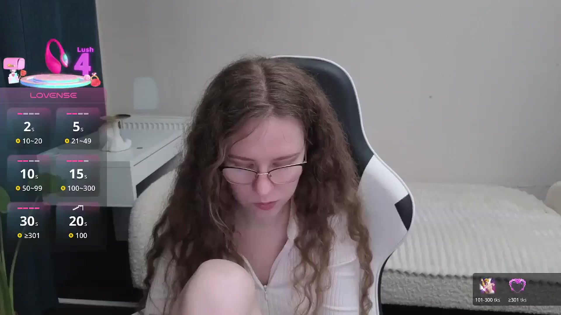 Gallery image thumbnail from BlueFlowerr's myfreecams stream on, 01/08/2026, 22:21 image 5 of 20