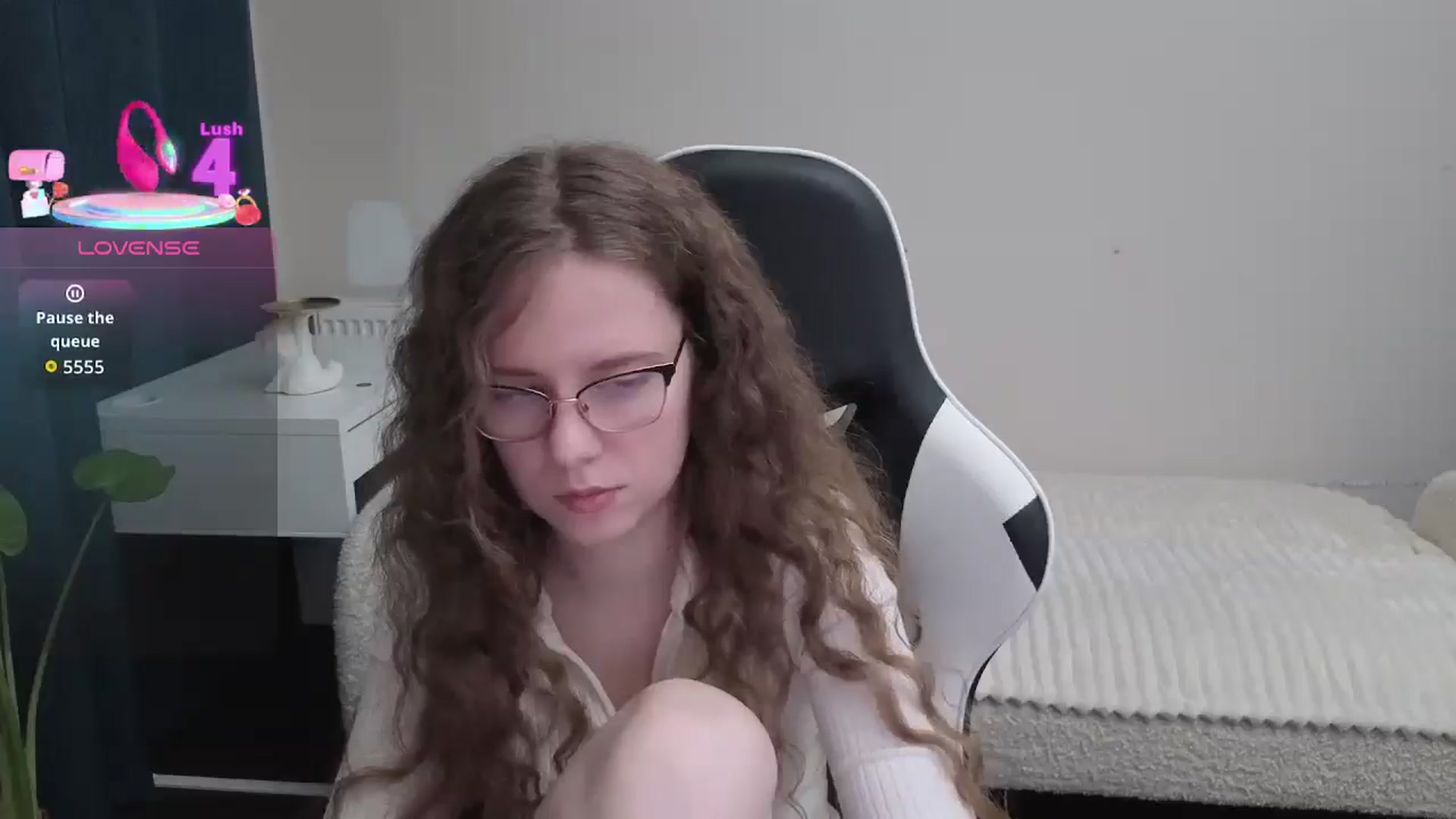 Gallery image thumbnail from BlueFlowerr's myfreecams stream on, 01/08/2026, 22:21 image 13 of 20
