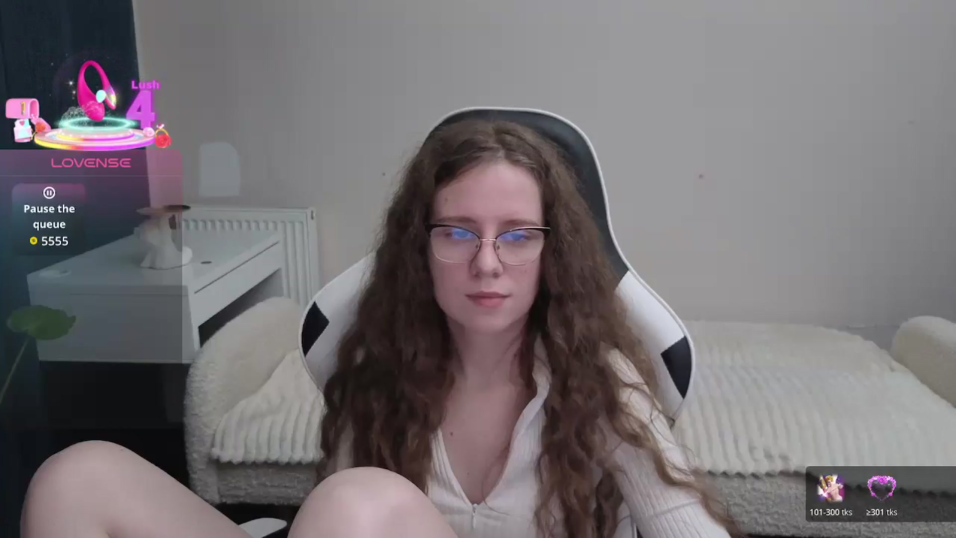 Gallery image thumbnail from BlueFlowerr's myfreecams stream on, 01/09/2026, 24:54 image 17 of 20
