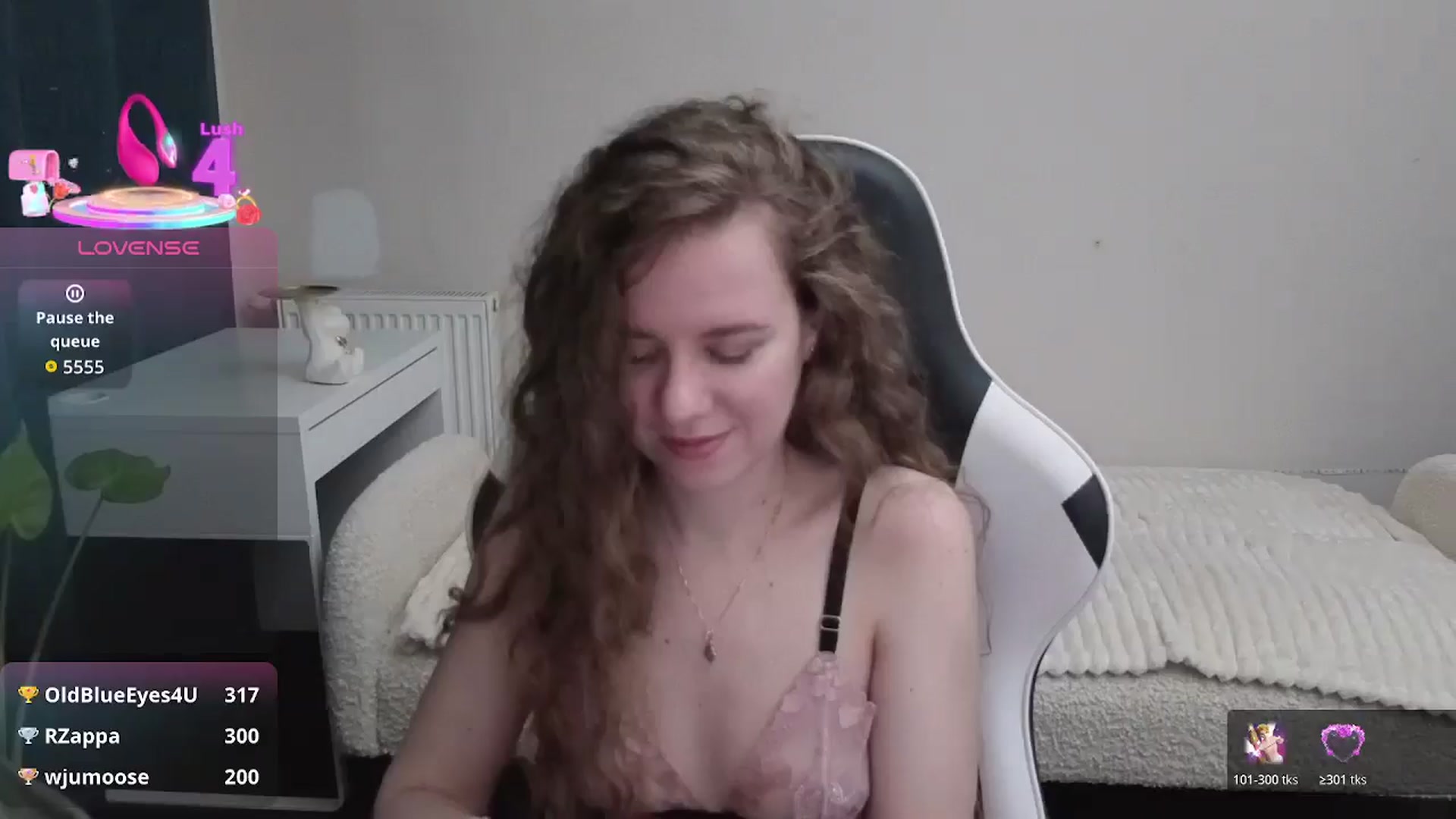 Gallery image thumbnail from BlueFlowerr's myfreecams stream on, 01/09/2026, 21:29 image 12 of 20