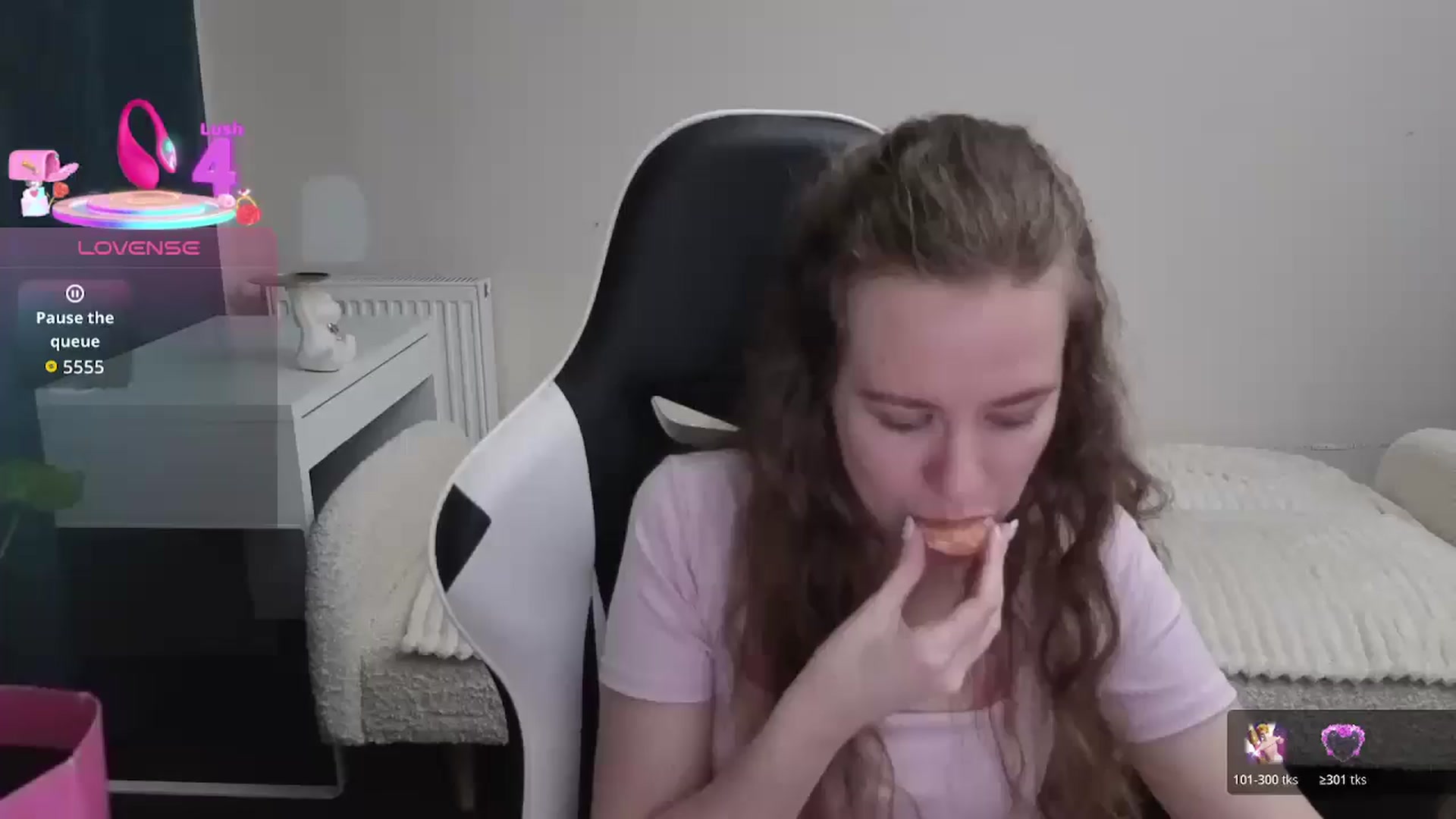 Gallery image thumbnail from BlueFlowerr's myfreecams stream on, 01/12/2026, 02:20 image 6 of 20