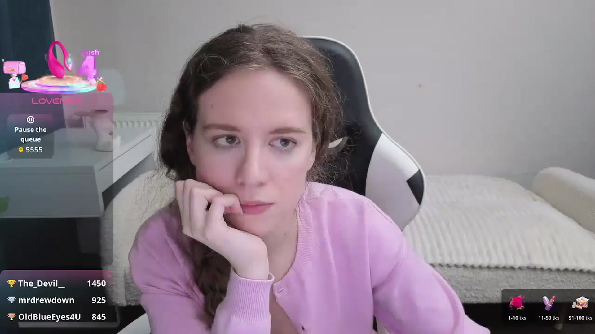 Gallery image thumbnail from BlueFlowerr's myfreecams stream on, 01/12/2026, 23:23 image 19 of 20