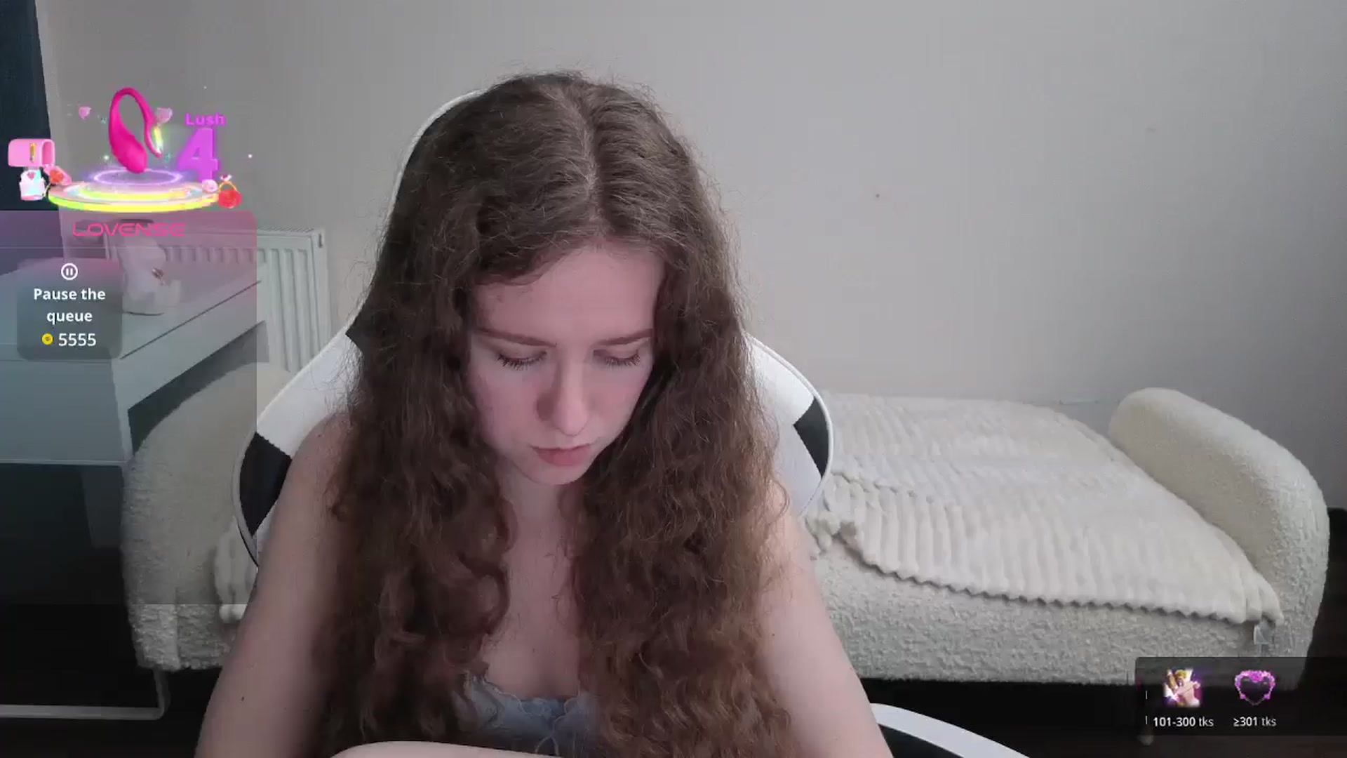 Gallery image thumbnail from BlueFlowerr's myfreecams stream on, 01/14/2026, 22:18 image 17 of 20
