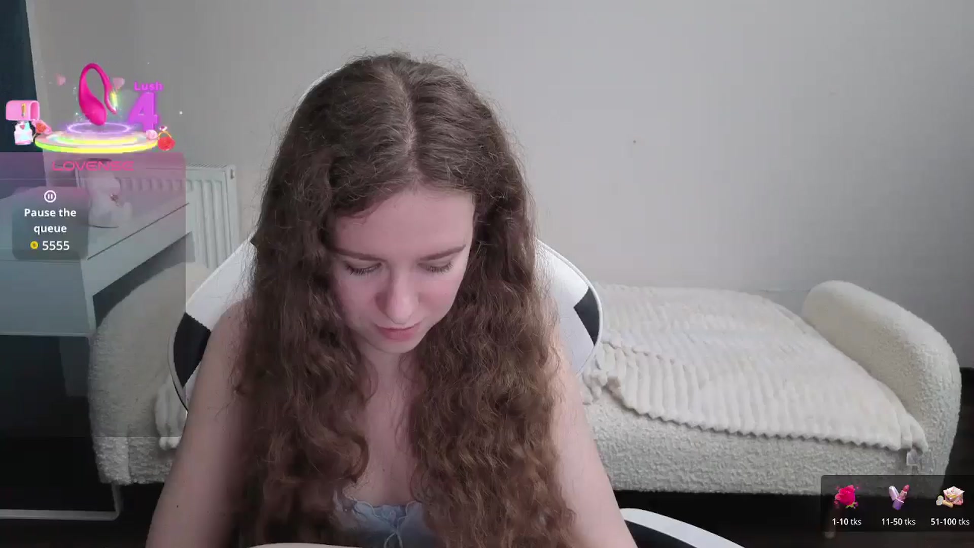 Gallery image thumbnail from BlueFlowerr's myfreecams stream on, 01/14/2026, 22:18 image 18 of 20