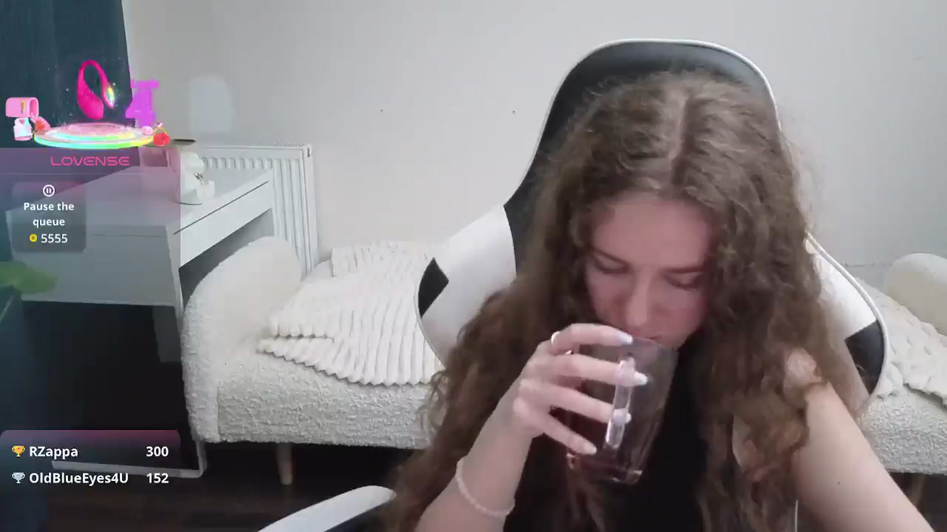 Gallery image thumbnail from BlueFlowerr's myfreecams stream on, 01/15/2026, 15:31 image 5 of 20