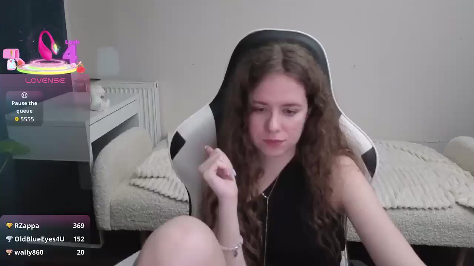 Gallery image thumbnail from BlueFlowerr's myfreecams stream on, 01/15/2026, 16:56 image 14 of 20
