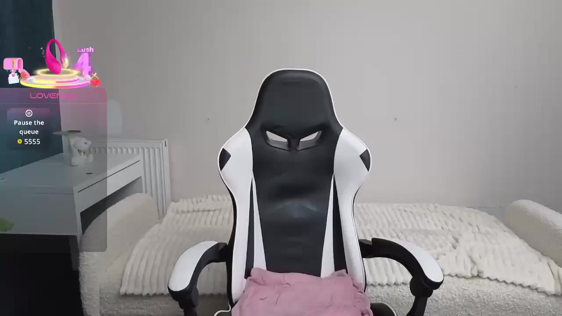Gallery image thumbnail from BlueFlowerr's myfreecams stream on, 01/18/2026, 20:18 image 6 of 20