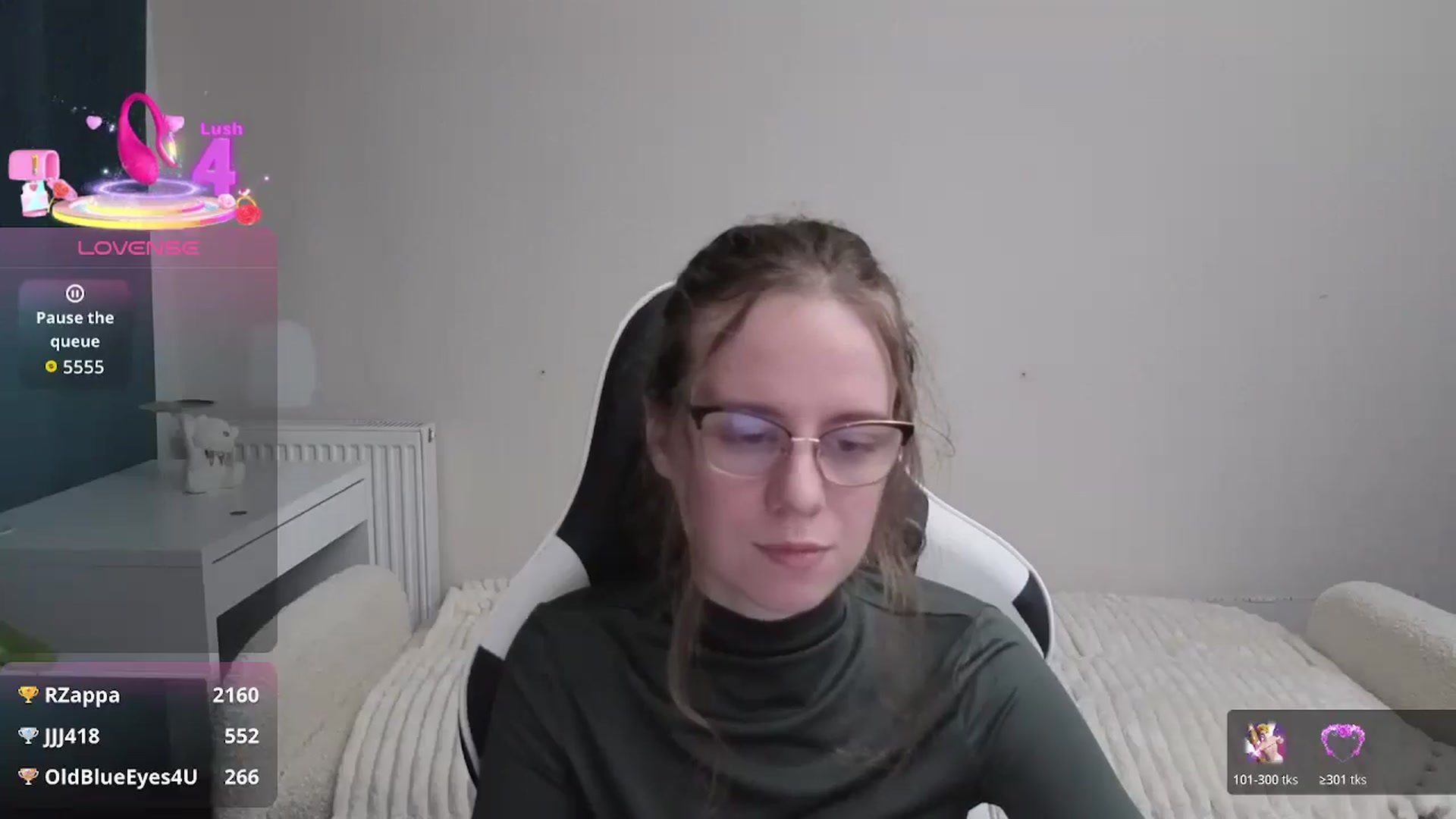 Gallery image thumbnail from BlueFlowerr's myfreecams stream on, 01/19/2026, 24:53 image 3 of 20
