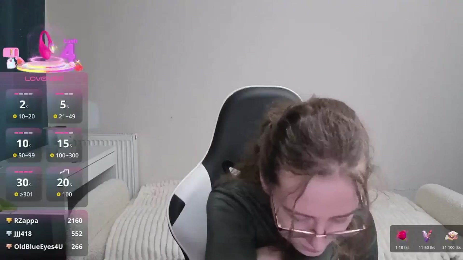 Gallery image thumbnail from BlueFlowerr's myfreecams stream on, 01/19/2026, 24:53 image 13 of 20