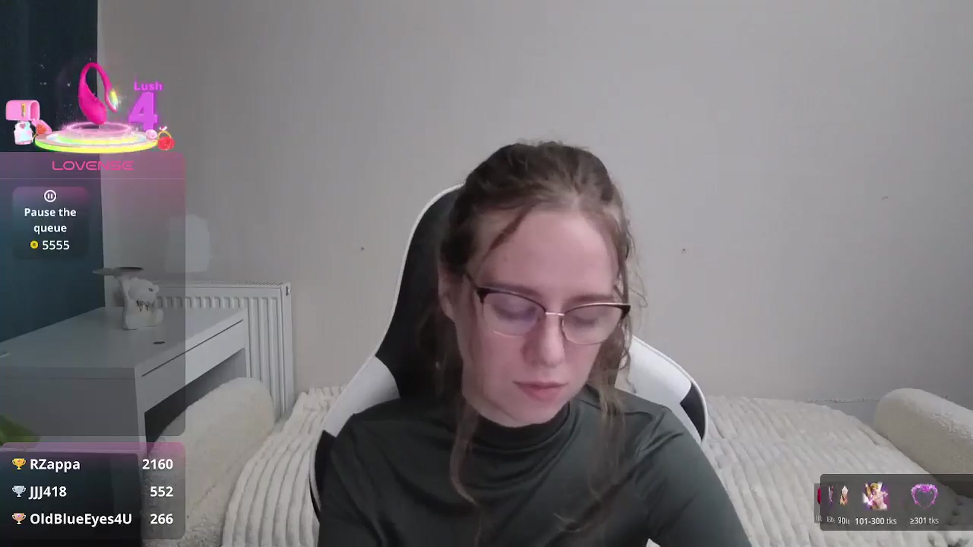 Gallery image thumbnail from BlueFlowerr's myfreecams stream on, 01/19/2026, 24:53 image 2 of 20