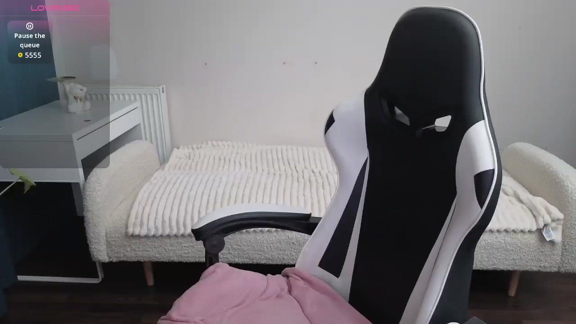 Gallery image thumbnail from BlueFlowerr's myfreecams stream on, 01/23/2026, 20:27 image 14 of 20