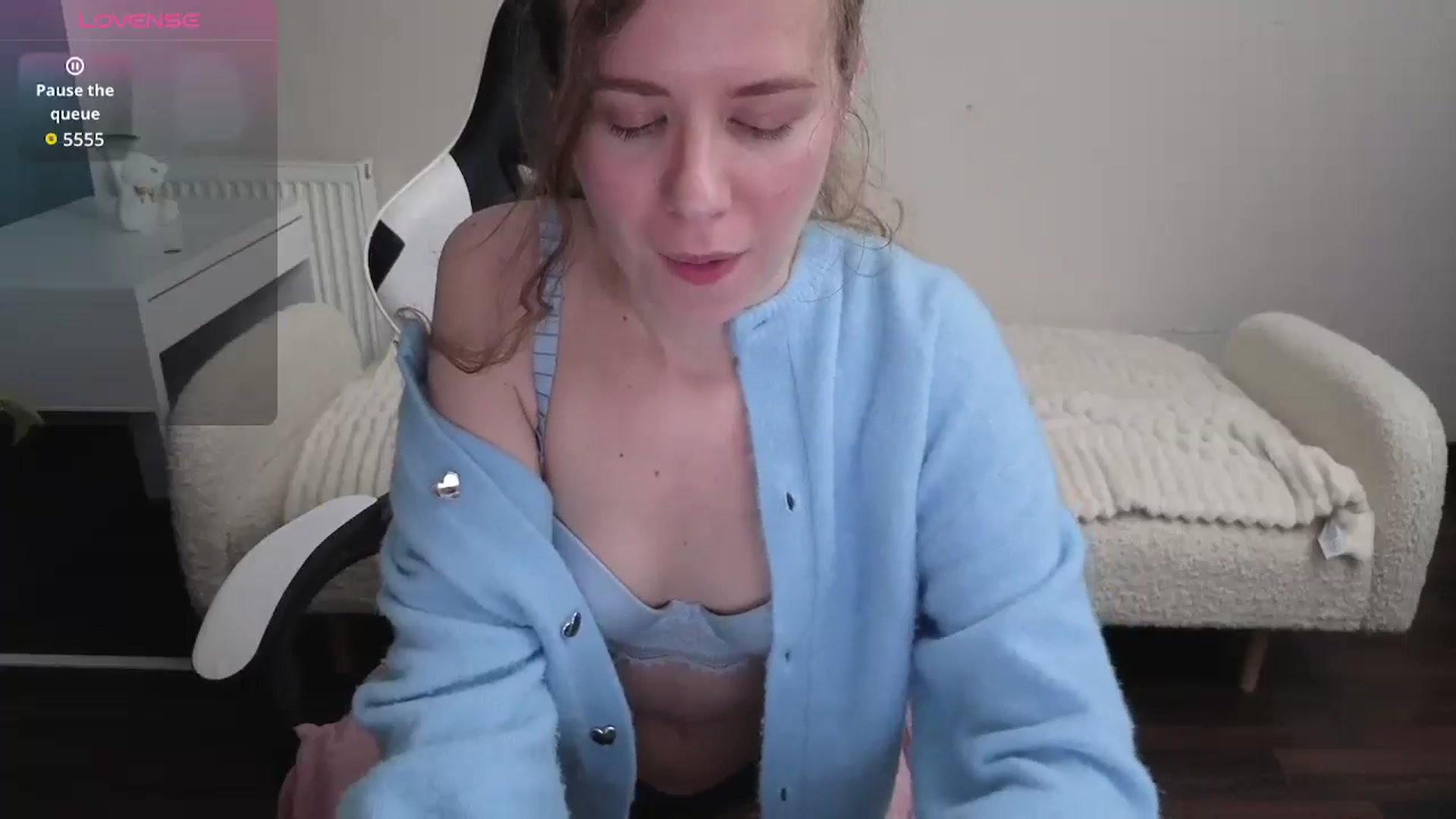 Gallery image thumbnail from BlueFlowerr's myfreecams stream on, 01/23/2026, 22:28 image 15 of 20