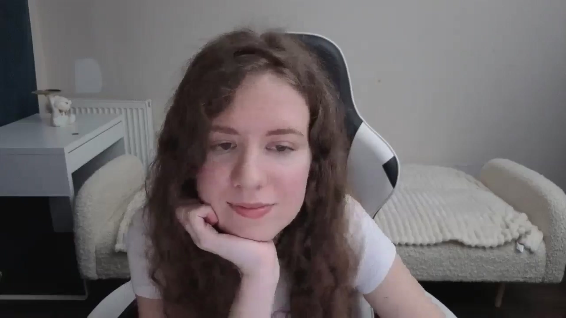 Gallery image thumbnail from BlueFlowerr's myfreecams stream on, 01/24/2026, 22:07 image 17 of 20