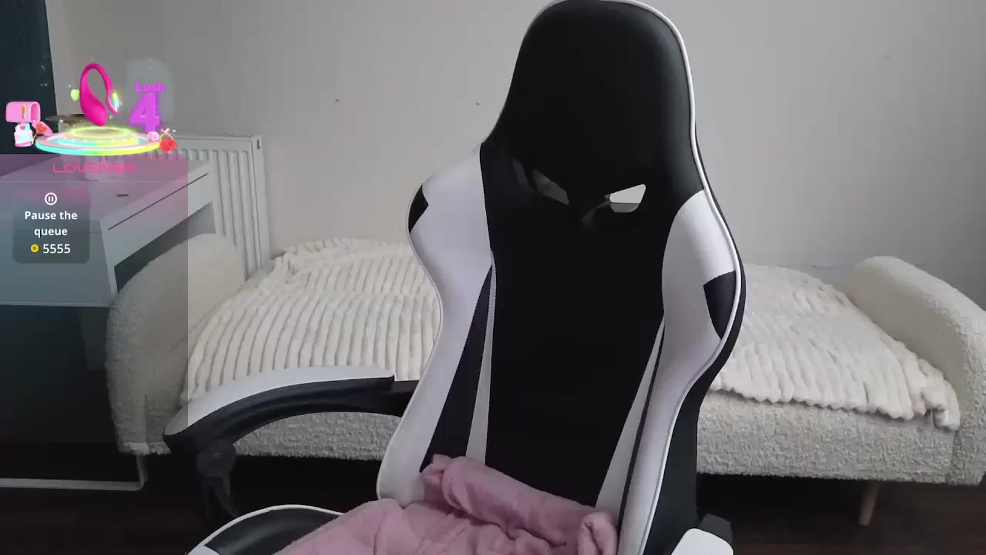 Gallery image thumbnail from BlueFlowerr's myfreecams stream on, 01/30/2026, 19:08 image 19 of 20