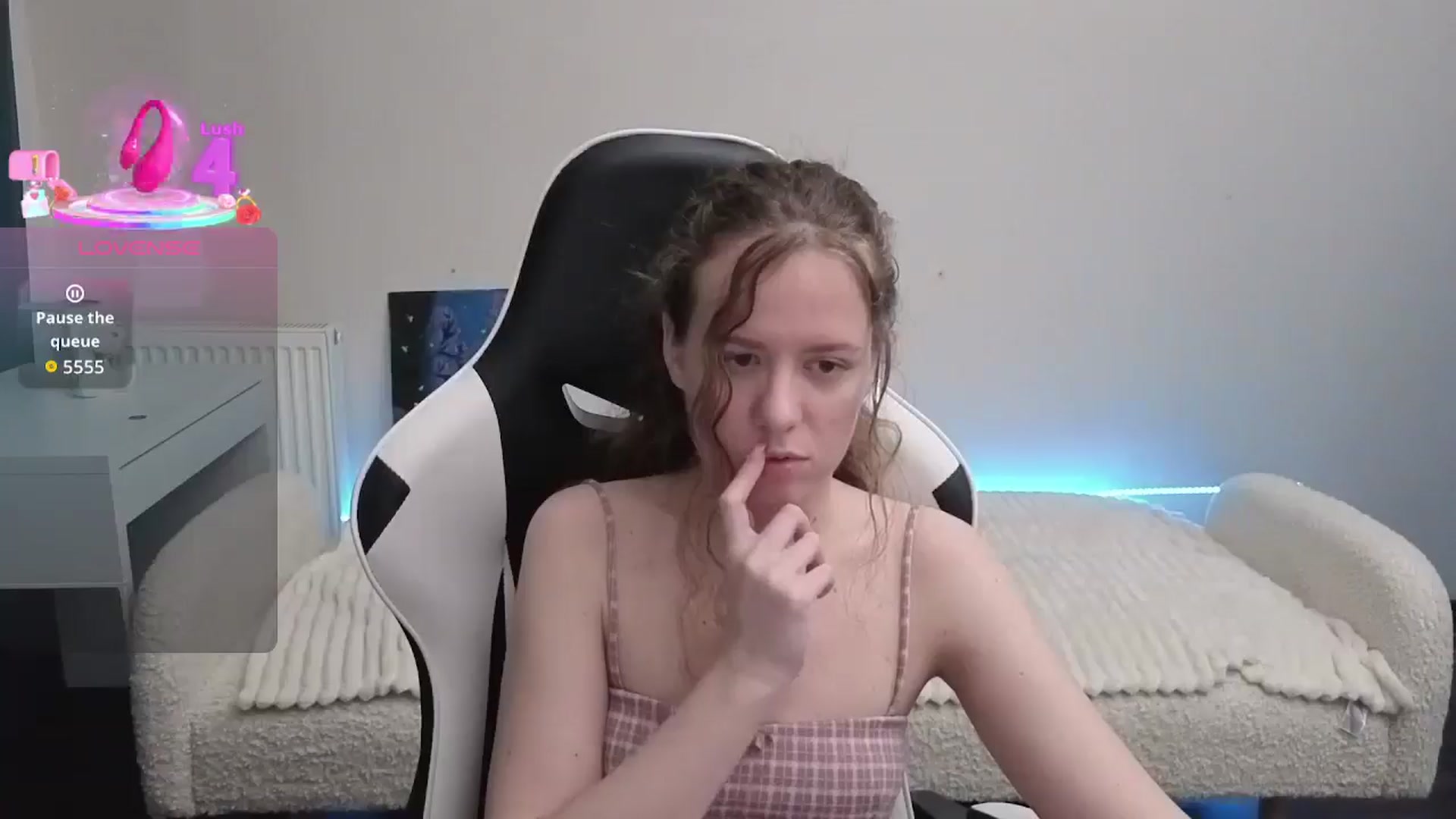 Gallery image thumbnail from BlueFlowerr's myfreecams stream on, 02/25/2026, 24:26 image 19 of 20