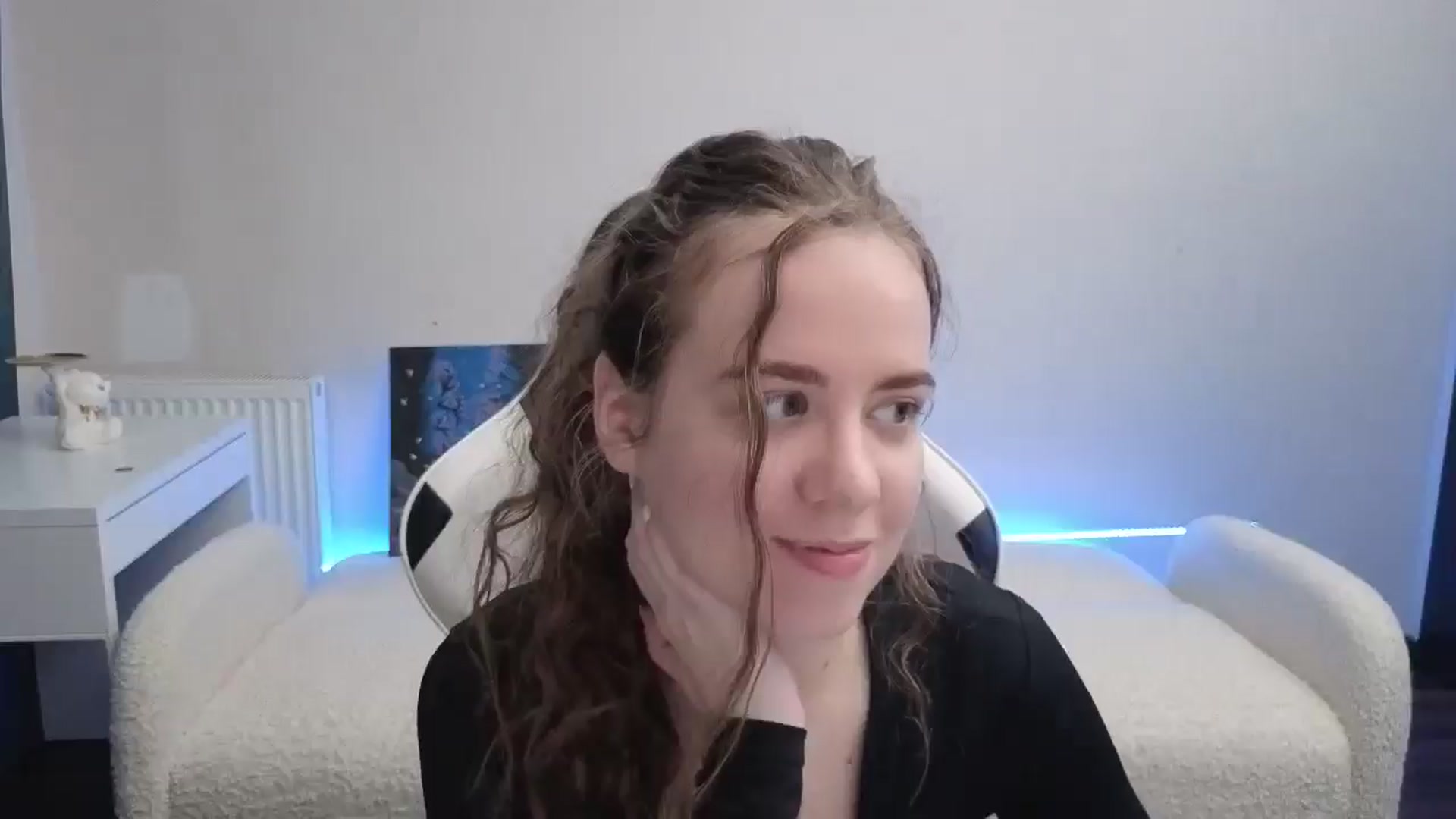 Gallery image thumbnail from BlueFlowerr's myfreecams stream on, 03/03/2026, 24:21 image 17 of 20