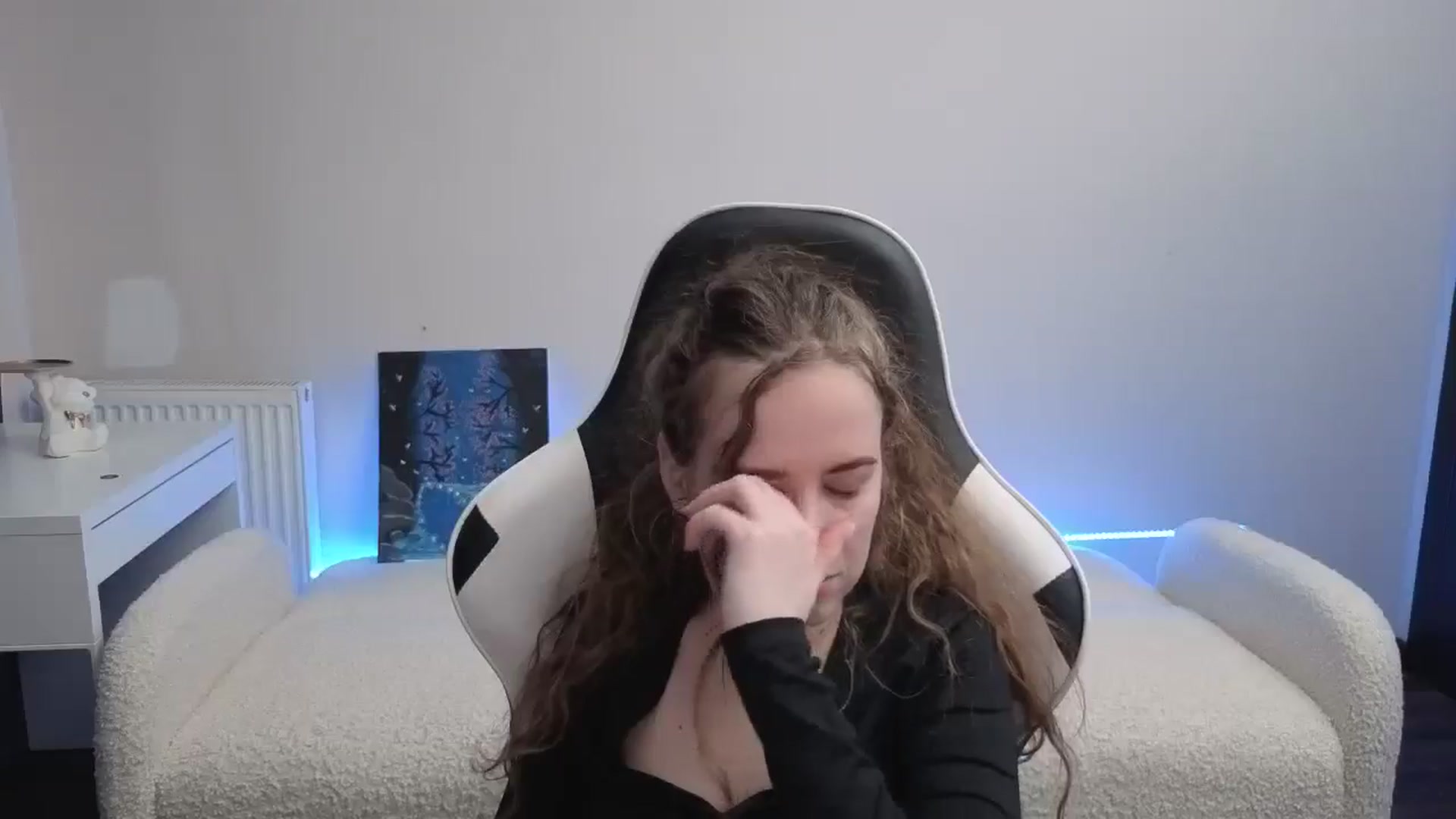 Gallery image thumbnail from BlueFlowerr's myfreecams stream on, 03/03/2026, 24:21 image 19 of 20