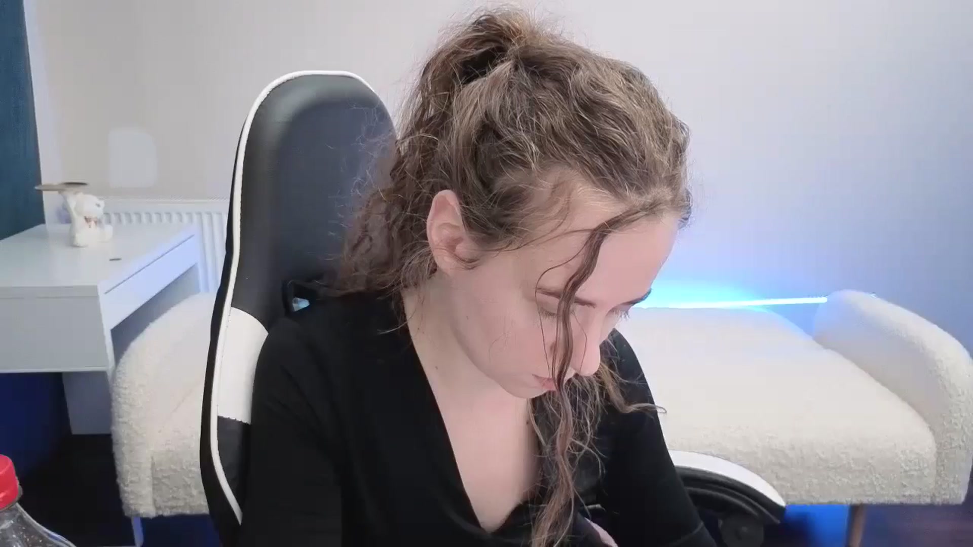 Gallery image thumbnail from BlueFlowerr's myfreecams stream on, 03/03/2026, 01:25 image 6 of 20