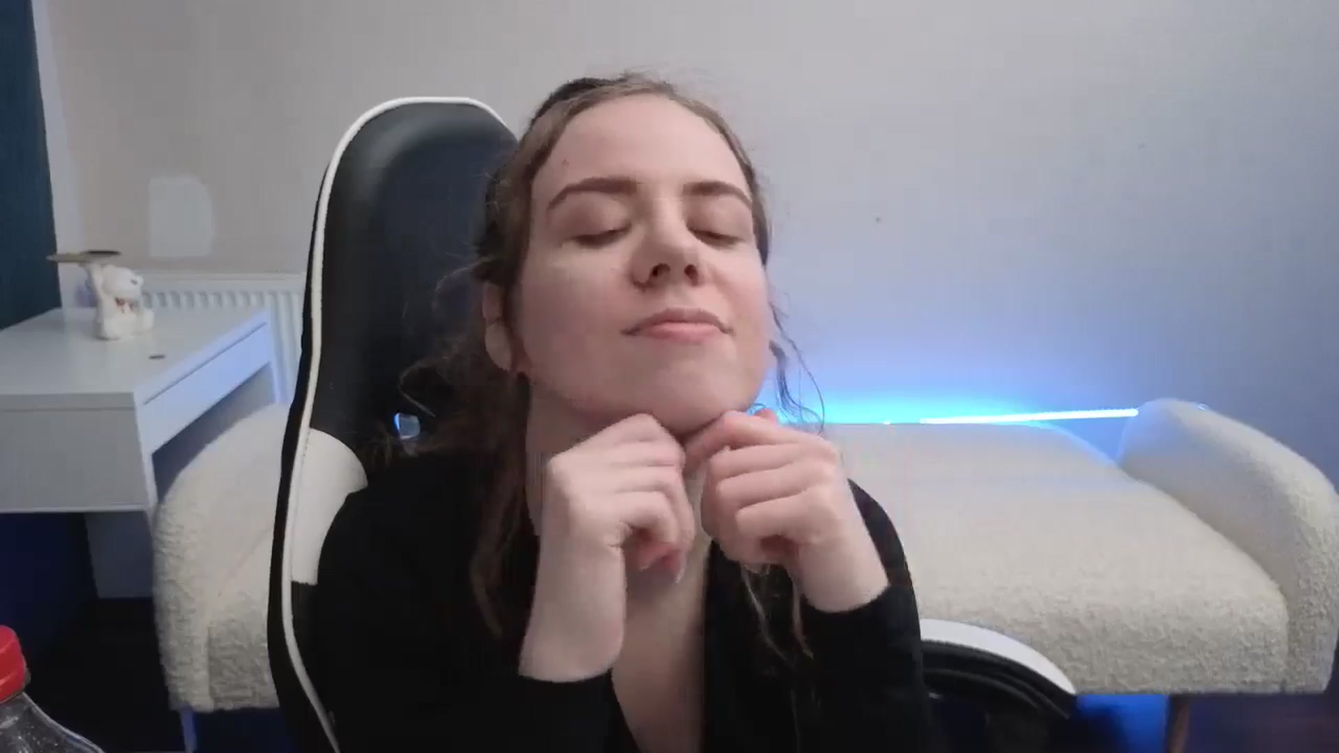 Gallery image thumbnail from BlueFlowerr's myfreecams stream on, 03/03/2026, 01:25 image 7 of 20