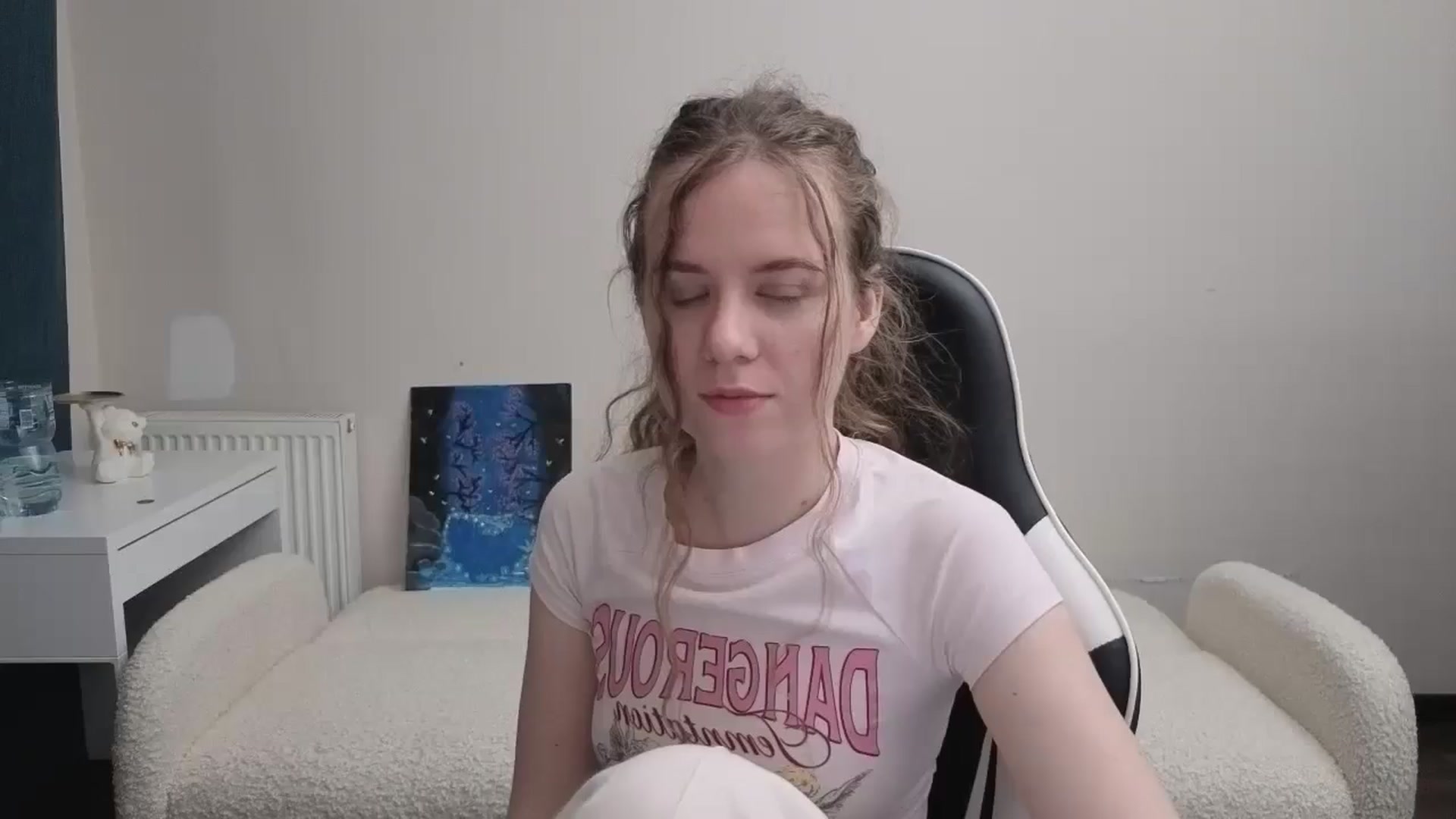 Gallery image thumbnail from BlueFlowerr's myfreecams stream on, 03/12/2026, 01:52 image 6 of 20
