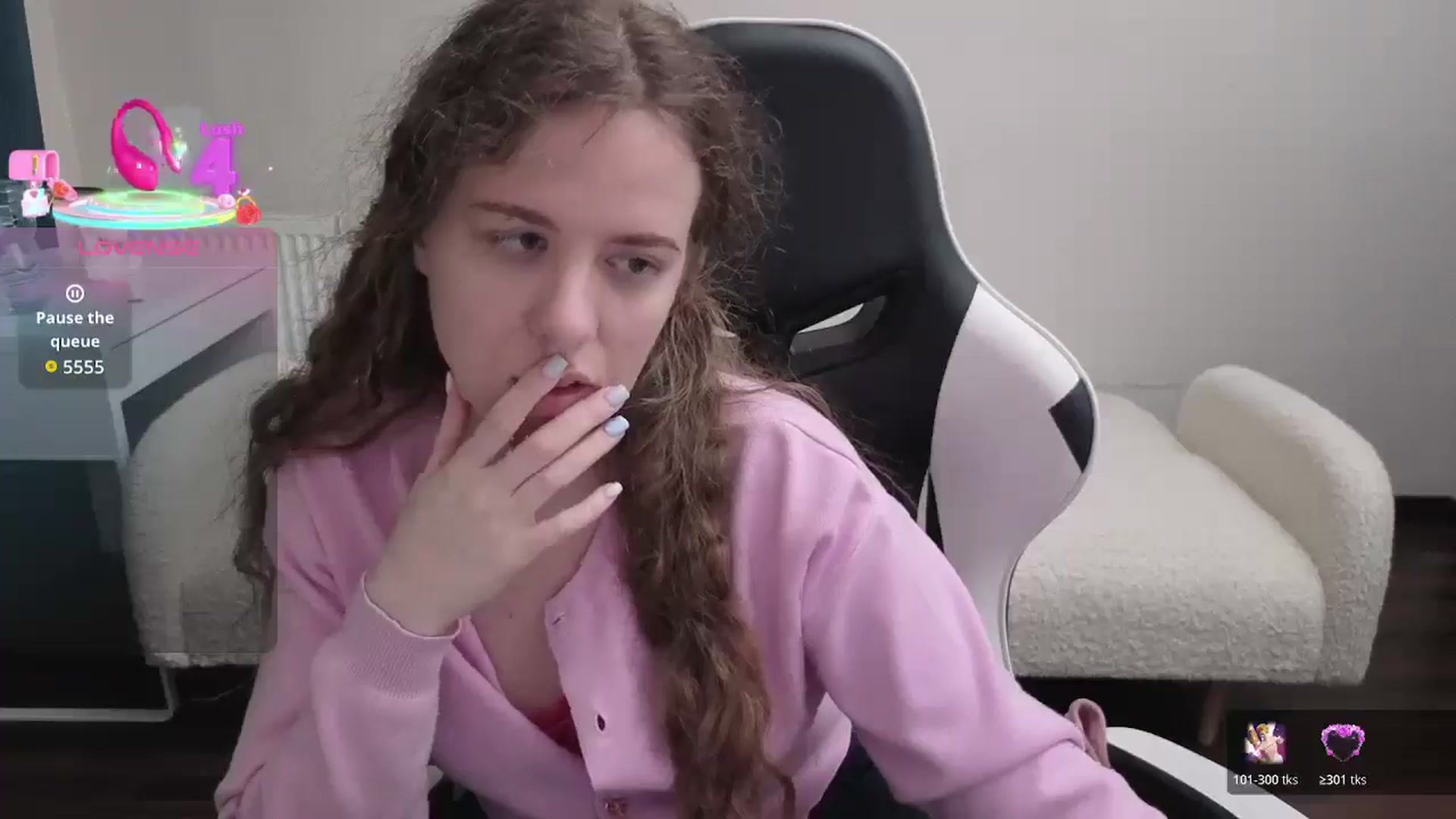 Gallery image thumbnail from BlueFlowerr's myfreecams stream on, 03/12/2026, 23:37 image 5 of 20