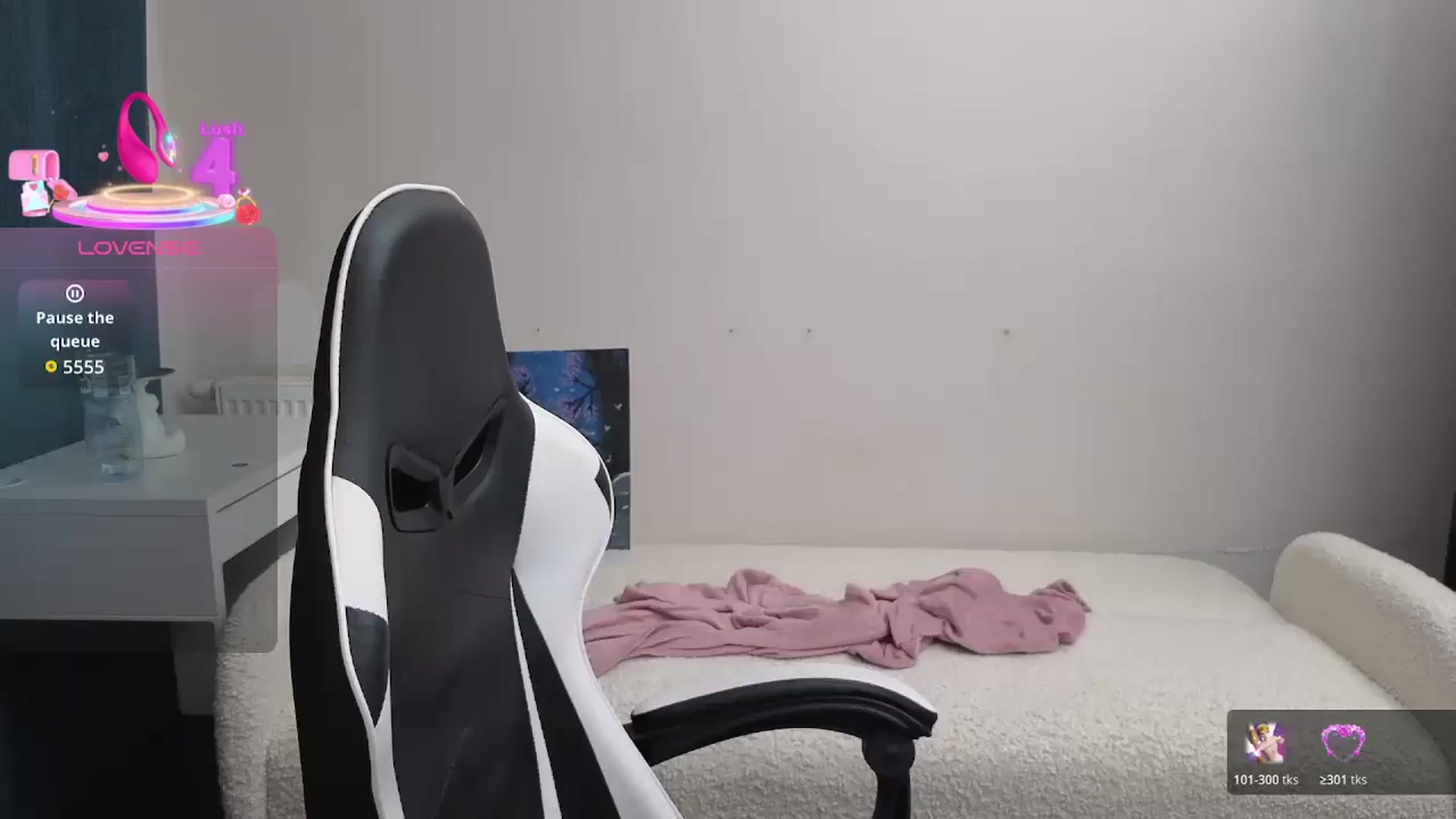 Gallery image thumbnail from BlueFlowerr's myfreecams stream on, 03/17/2026, 23:58 image 20 of 20