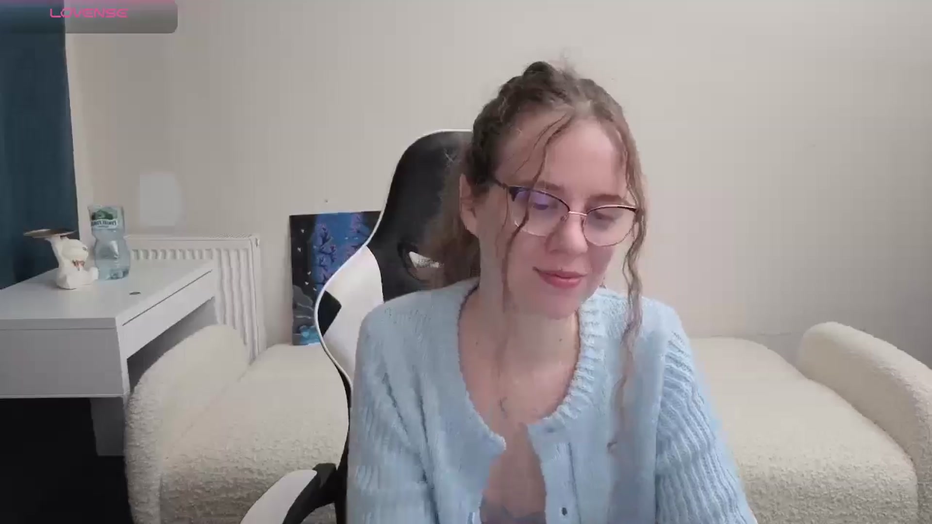 Gallery image thumbnail from BlueFlowerr's myfreecams stream on, 03/25/2026, 24:52 image 15 of 20