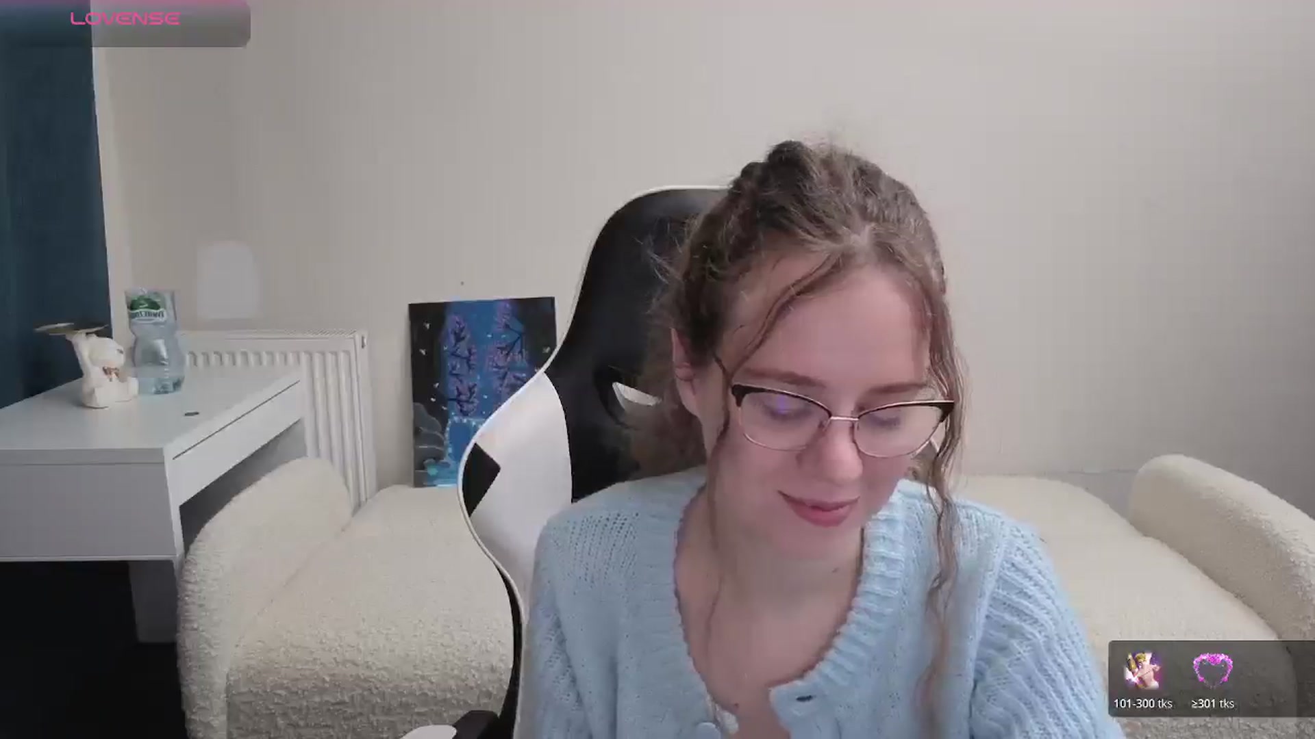 Gallery image thumbnail from BlueFlowerr's myfreecams stream on, 03/25/2026, 24:52 image 10 of 20