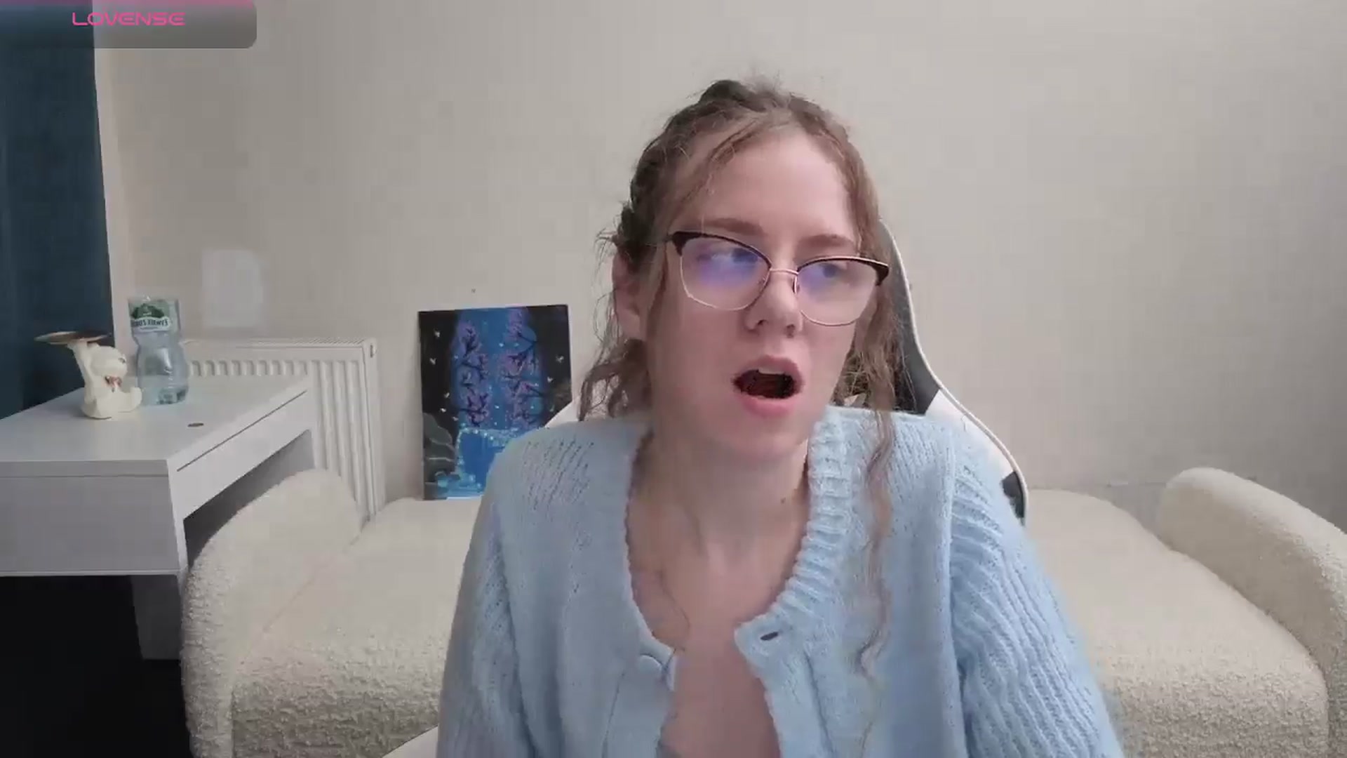 Gallery image thumbnail from BlueFlowerr's myfreecams stream on, 03/25/2026, 24:52 image 8 of 20